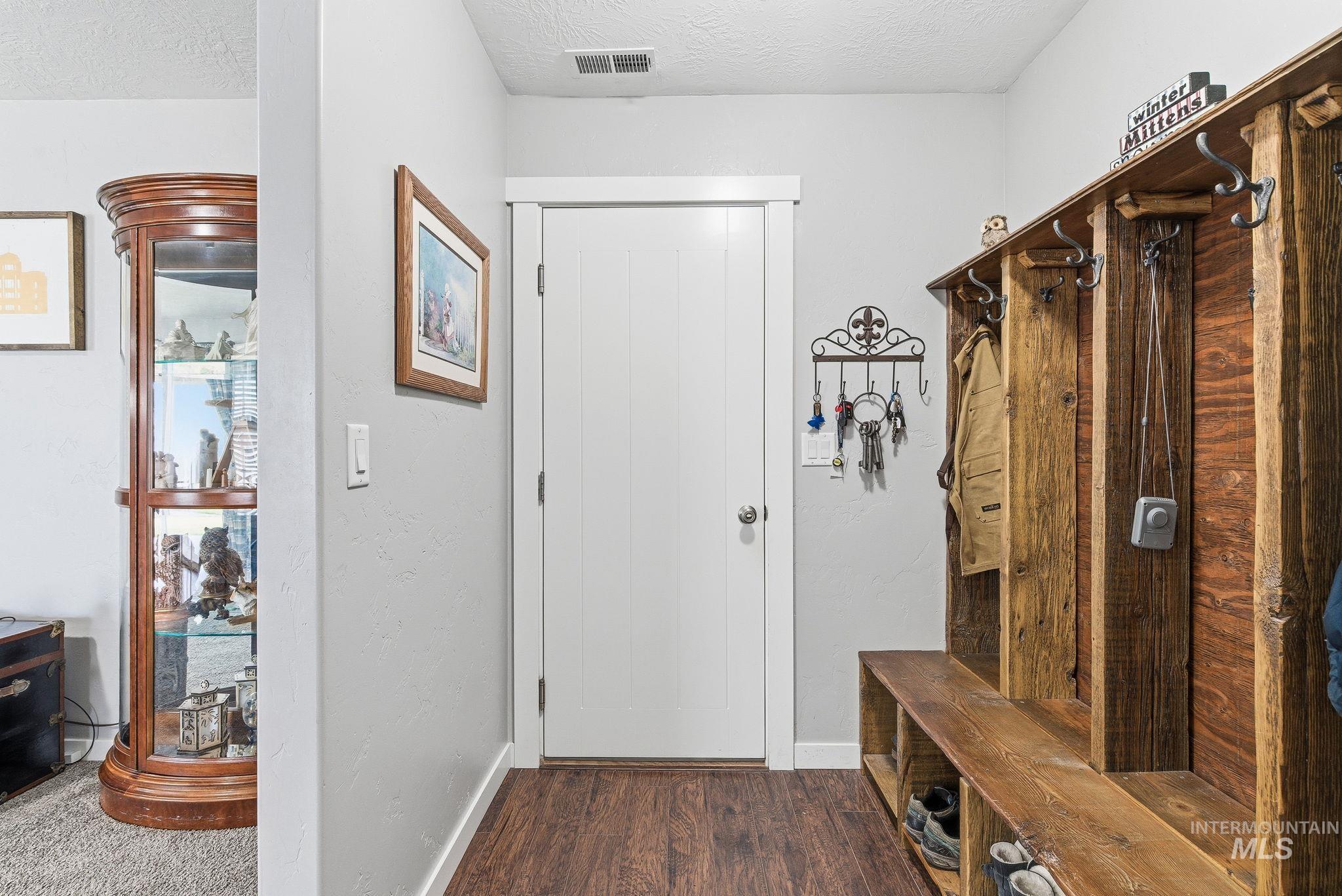 19097 Emily Ave., Caldwell, Idaho 83605, 5 Bedrooms, 2.5 Bathrooms, Residential For Sale, Price $470,000,MLS 98975162