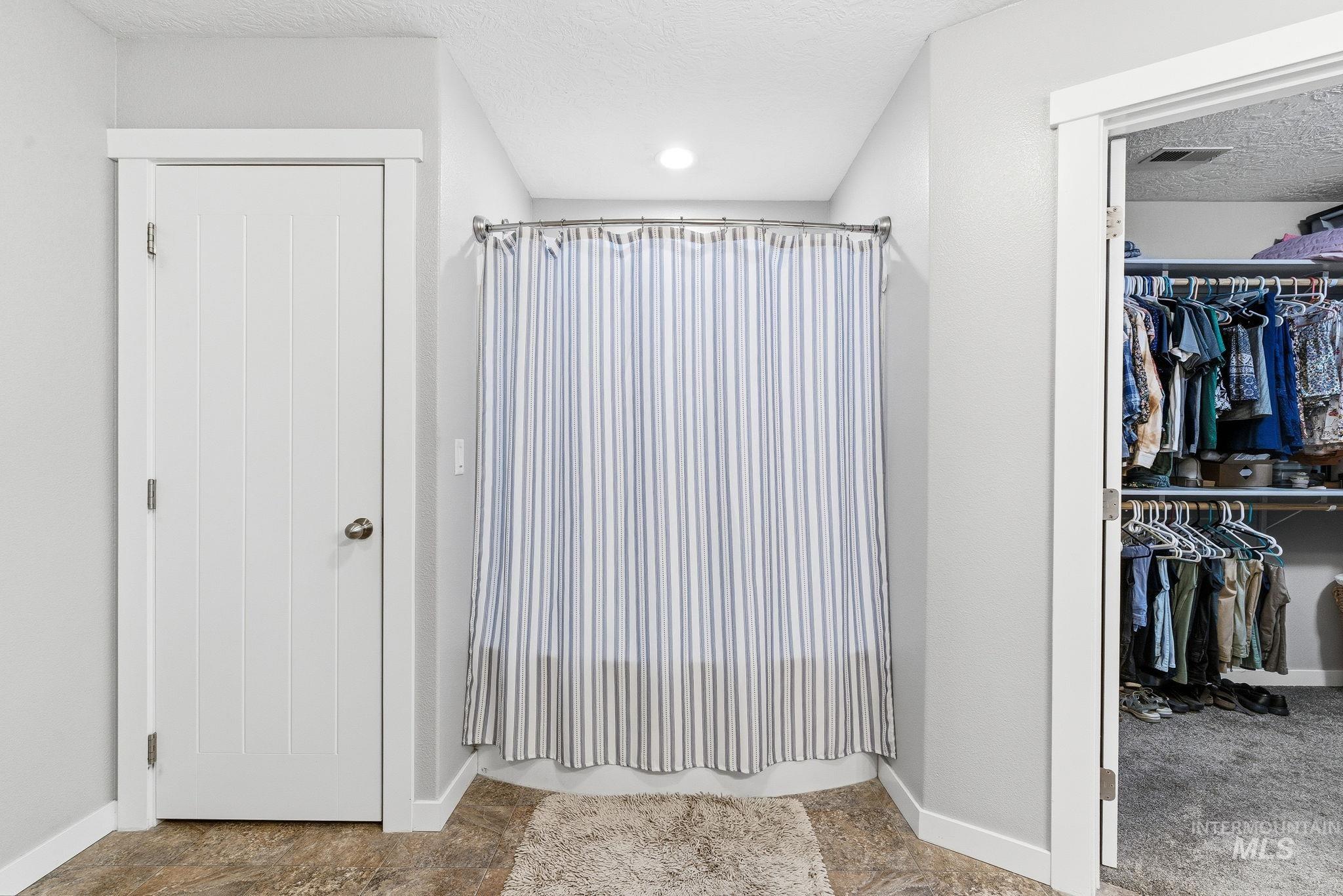 19097 Emily Ave., Caldwell, Idaho 83605, 5 Bedrooms, 2.5 Bathrooms, Residential For Sale, Price $470,000,MLS 98975162