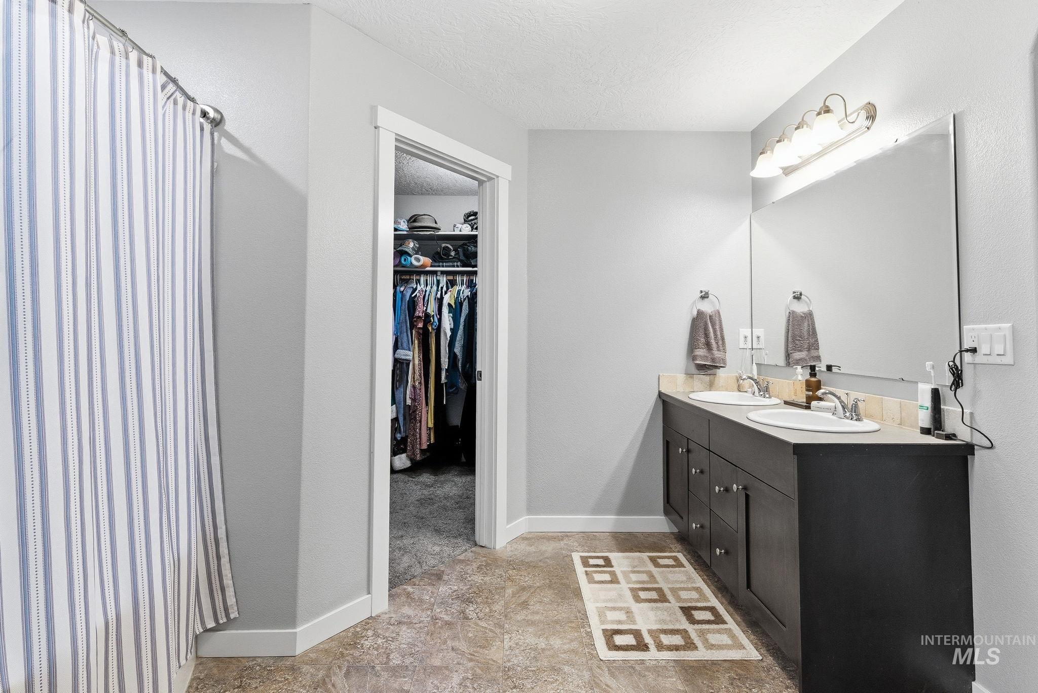 19097 Emily Ave., Caldwell, Idaho 83605, 5 Bedrooms, 2.5 Bathrooms, Residential For Sale, Price $470,000,MLS 98975162