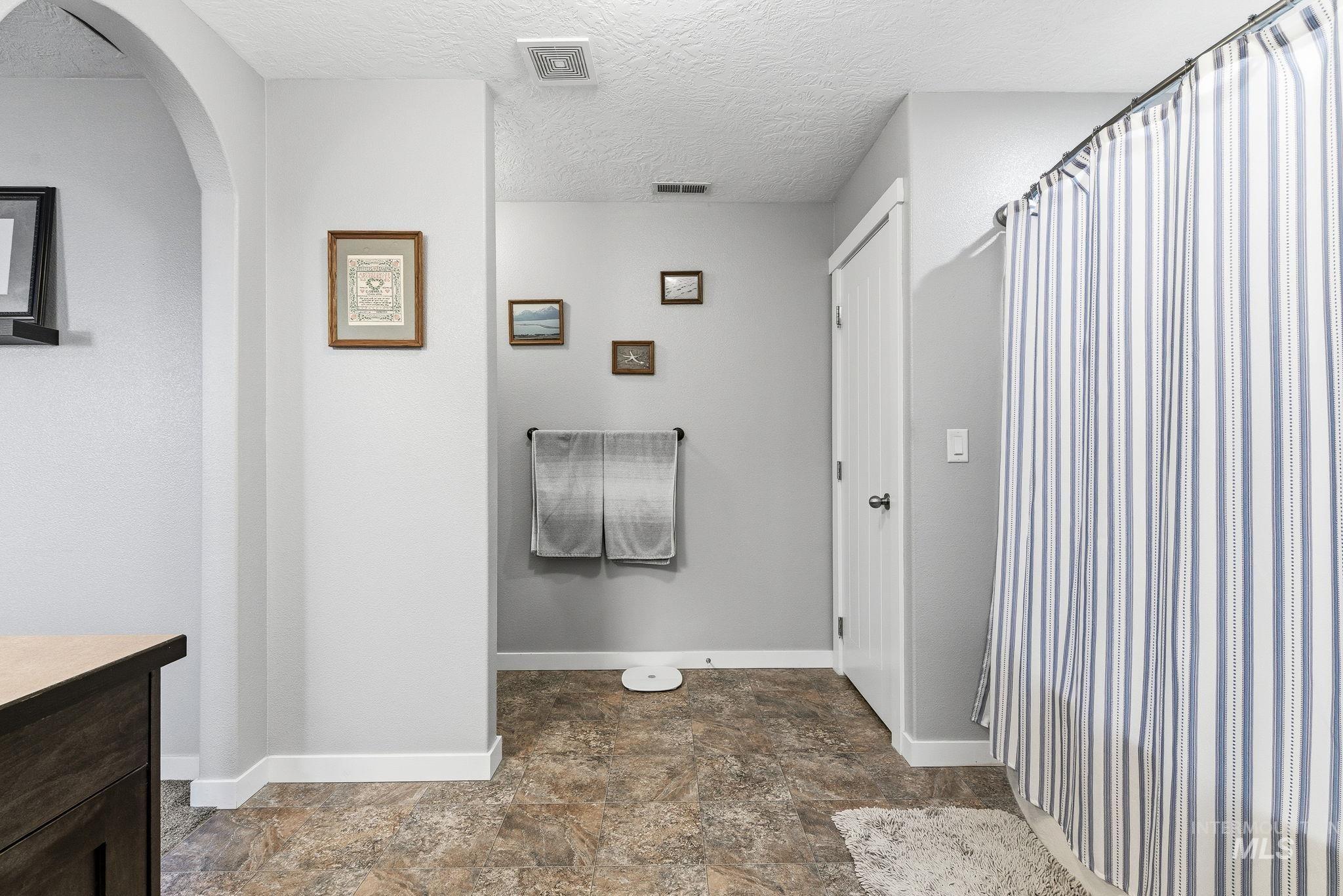 19097 Emily Ave., Caldwell, Idaho 83605, 5 Bedrooms, 2.5 Bathrooms, Residential For Sale, Price $470,000,MLS 98975162