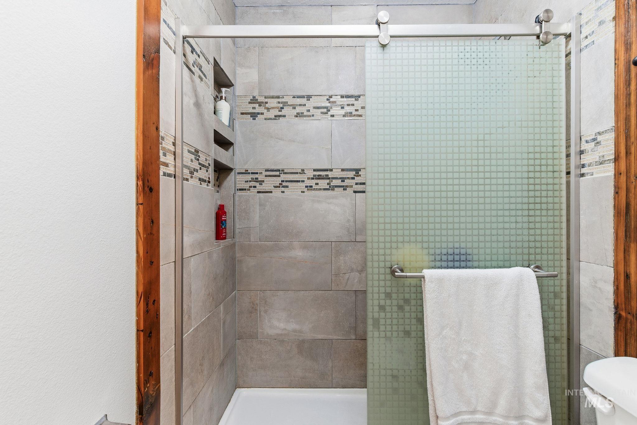 19097 Emily Ave., Caldwell, Idaho 83605, 5 Bedrooms, 2.5 Bathrooms, Residential For Sale, Price $470,000,MLS 98975162