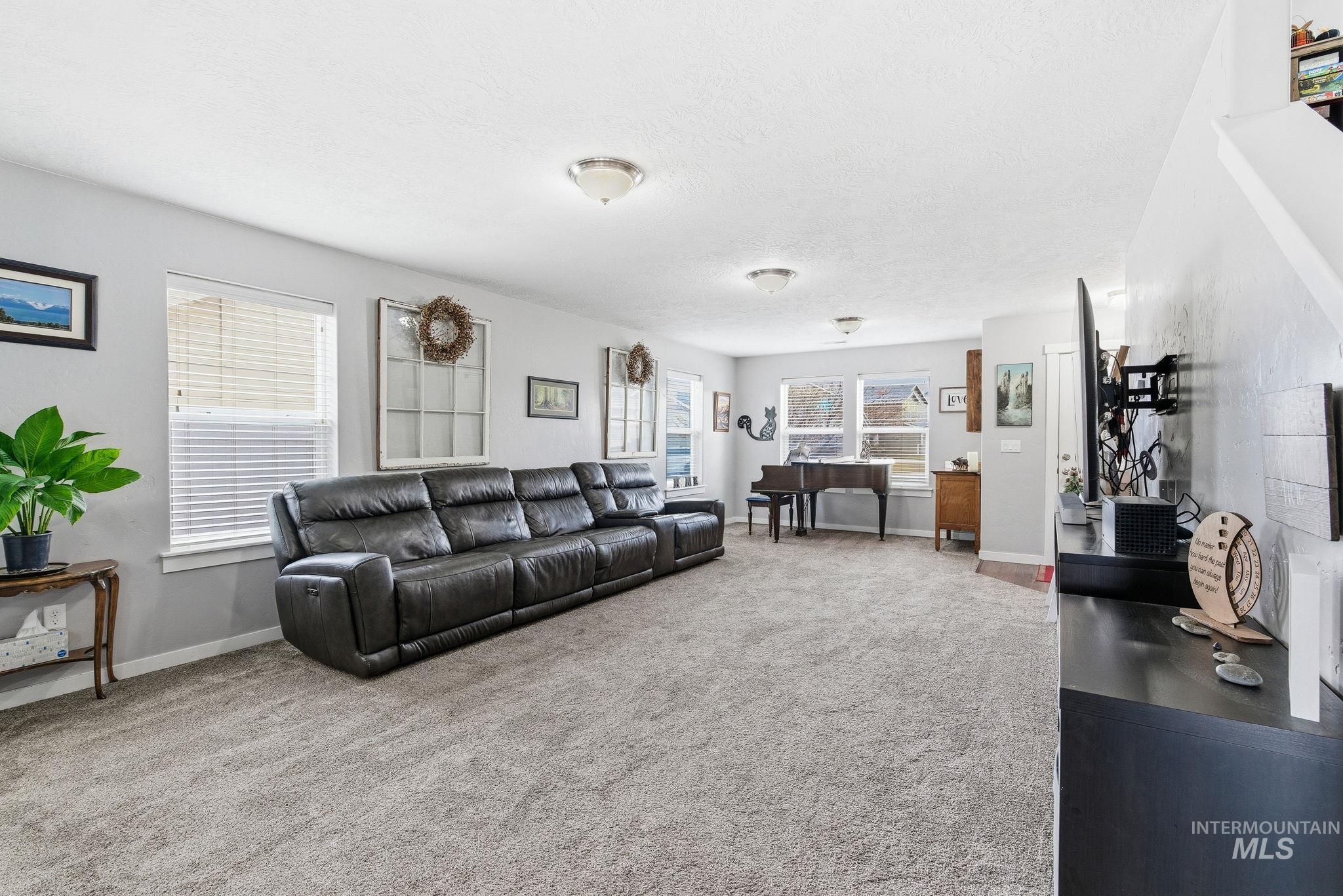 19097 Emily Ave., Caldwell, Idaho 83605, 5 Bedrooms, 2.5 Bathrooms, Residential For Sale, Price $470,000,MLS 98975162