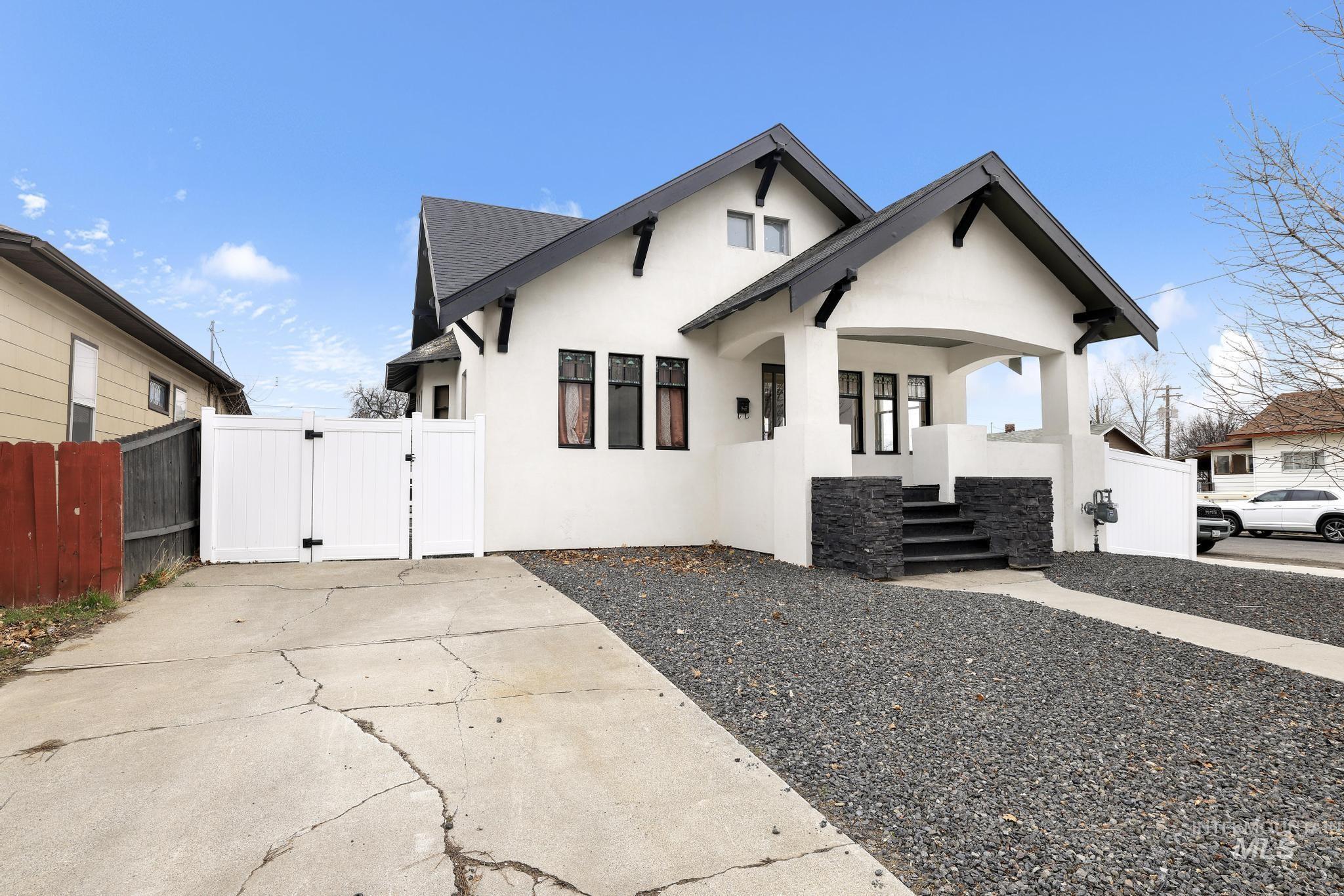 661 2nd Ave N, Twin Falls, Idaho 83301-5745, 4 Bedrooms, 3 Bathrooms, Residential For Sale, Price $538,000,MLS 98975163