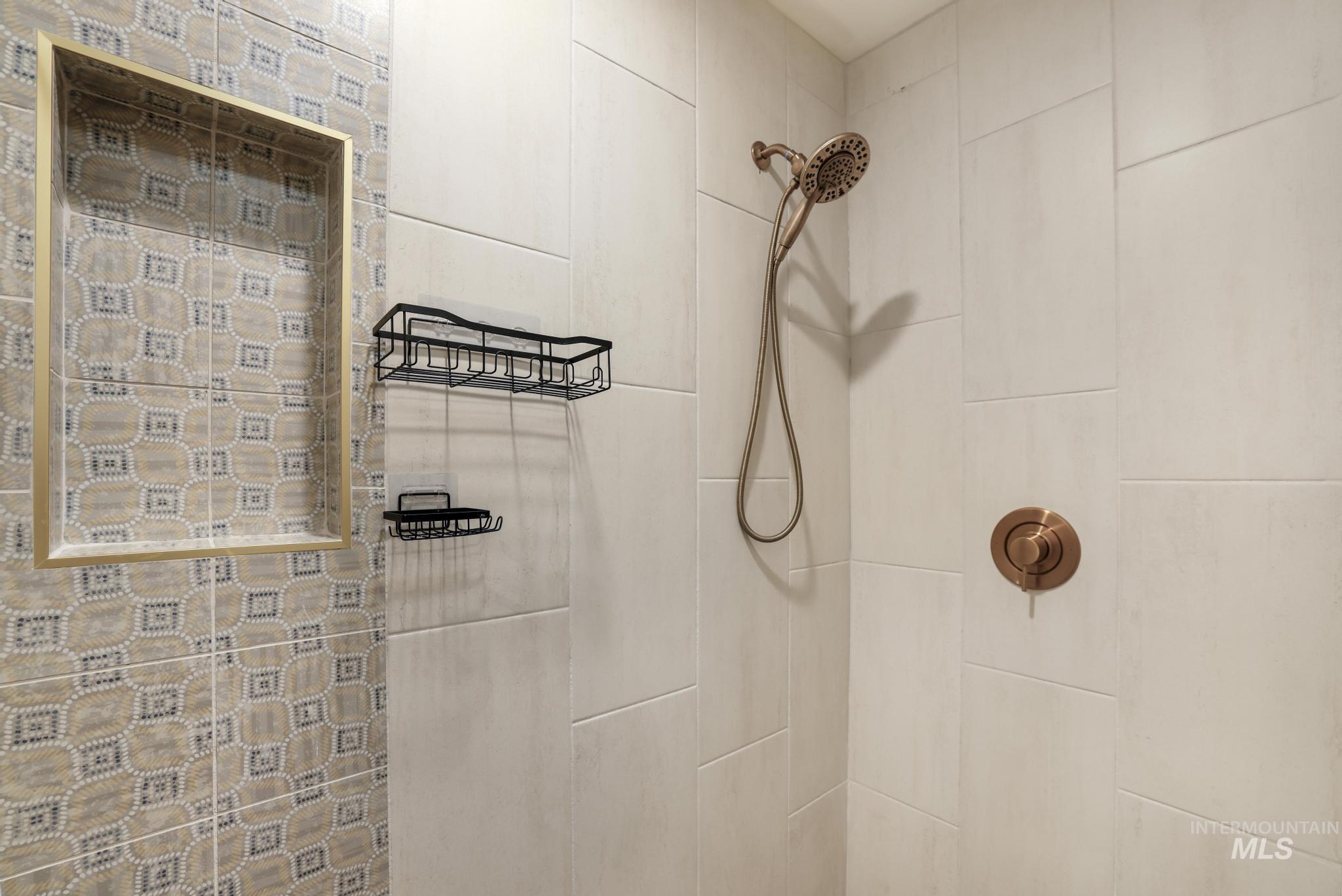 661 2nd Ave N, Twin Falls, Idaho 83301-5745, 3 Bedrooms, 2 Bathrooms, Residential Income For Sale, Price $538,000,MLS 98975164