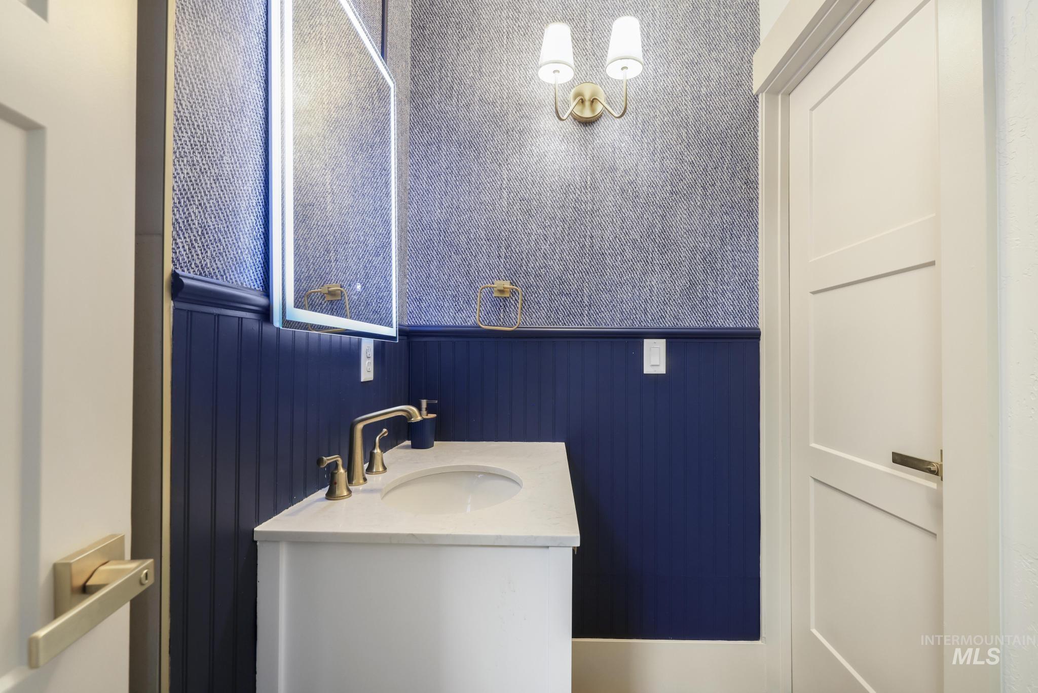 661 2nd Ave N, Twin Falls, Idaho 83301-5745, 3 Bedrooms, 2 Bathrooms, Residential Income For Sale, Price $538,000,MLS 98975164