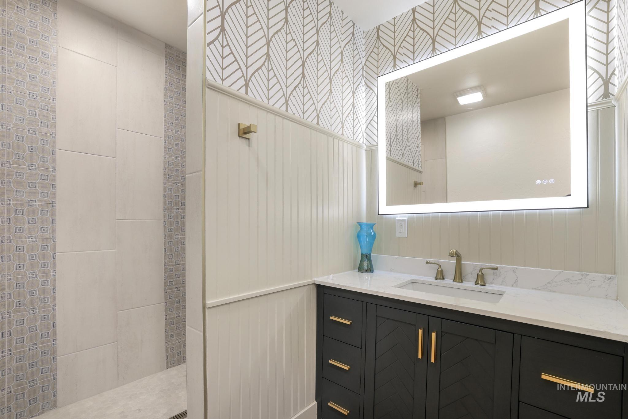 661 2nd Ave N, Twin Falls, Idaho 83301-5745, 3 Bedrooms, 2 Bathrooms, Residential Income For Sale, Price $538,000,MLS 98975164