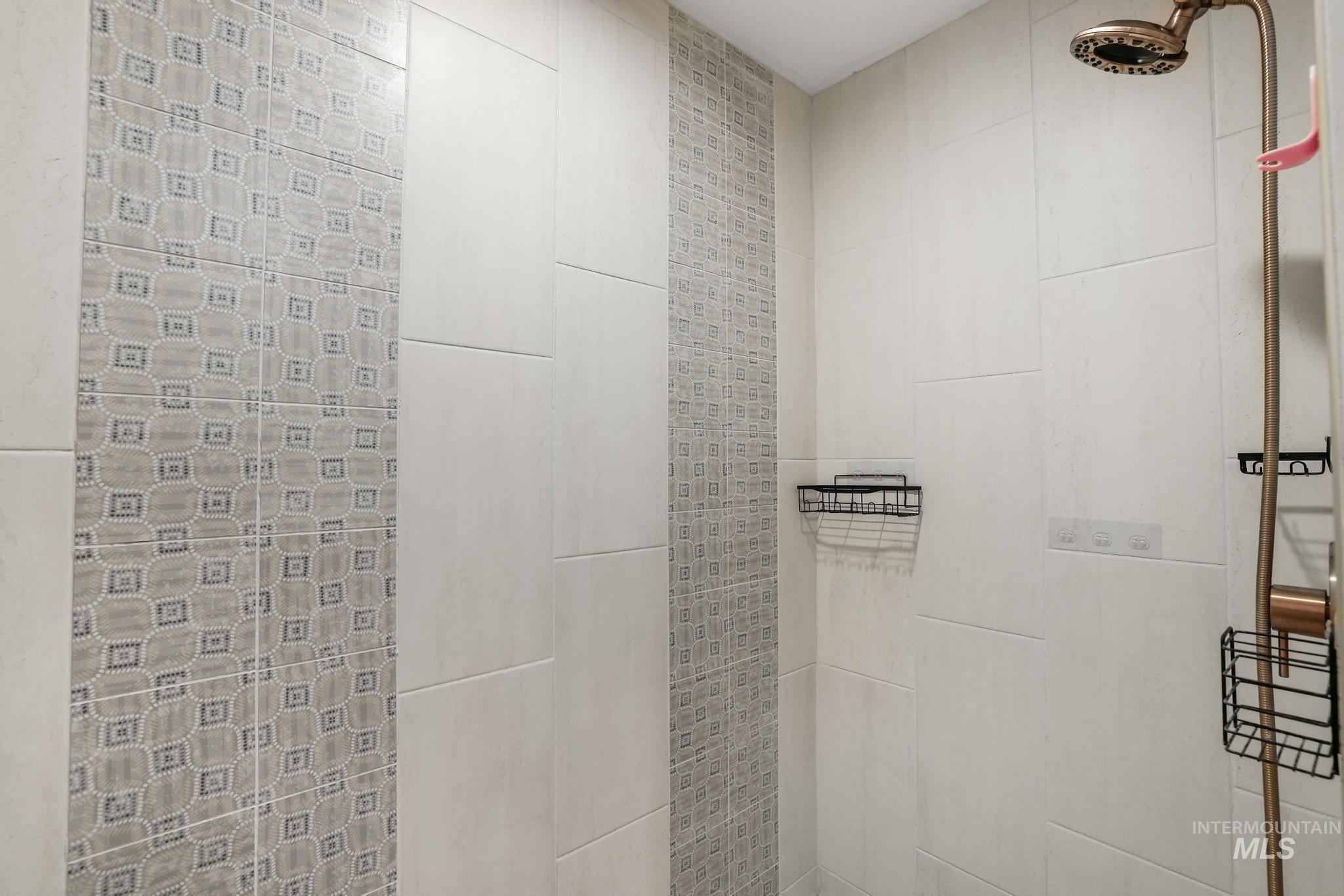 661 2nd Ave N, Twin Falls, Idaho 83301-5745, 3 Bedrooms, 2 Bathrooms, Residential Income For Sale, Price $538,000,MLS 98975164