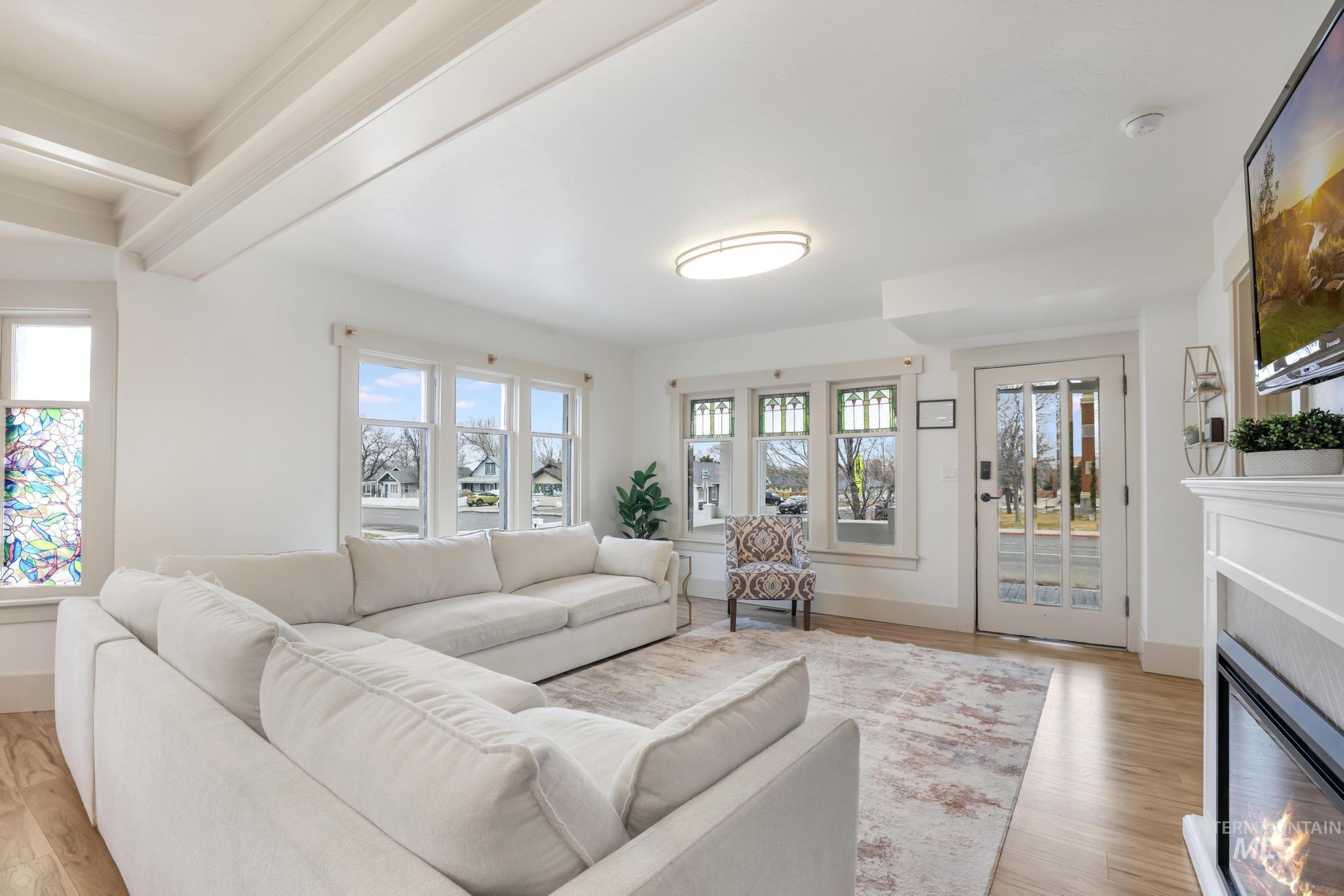 661 2nd Ave N, Twin Falls, Idaho 83301-5745, 3 Bedrooms, 2 Bathrooms, Residential Income For Sale, Price $538,000,MLS 98975164