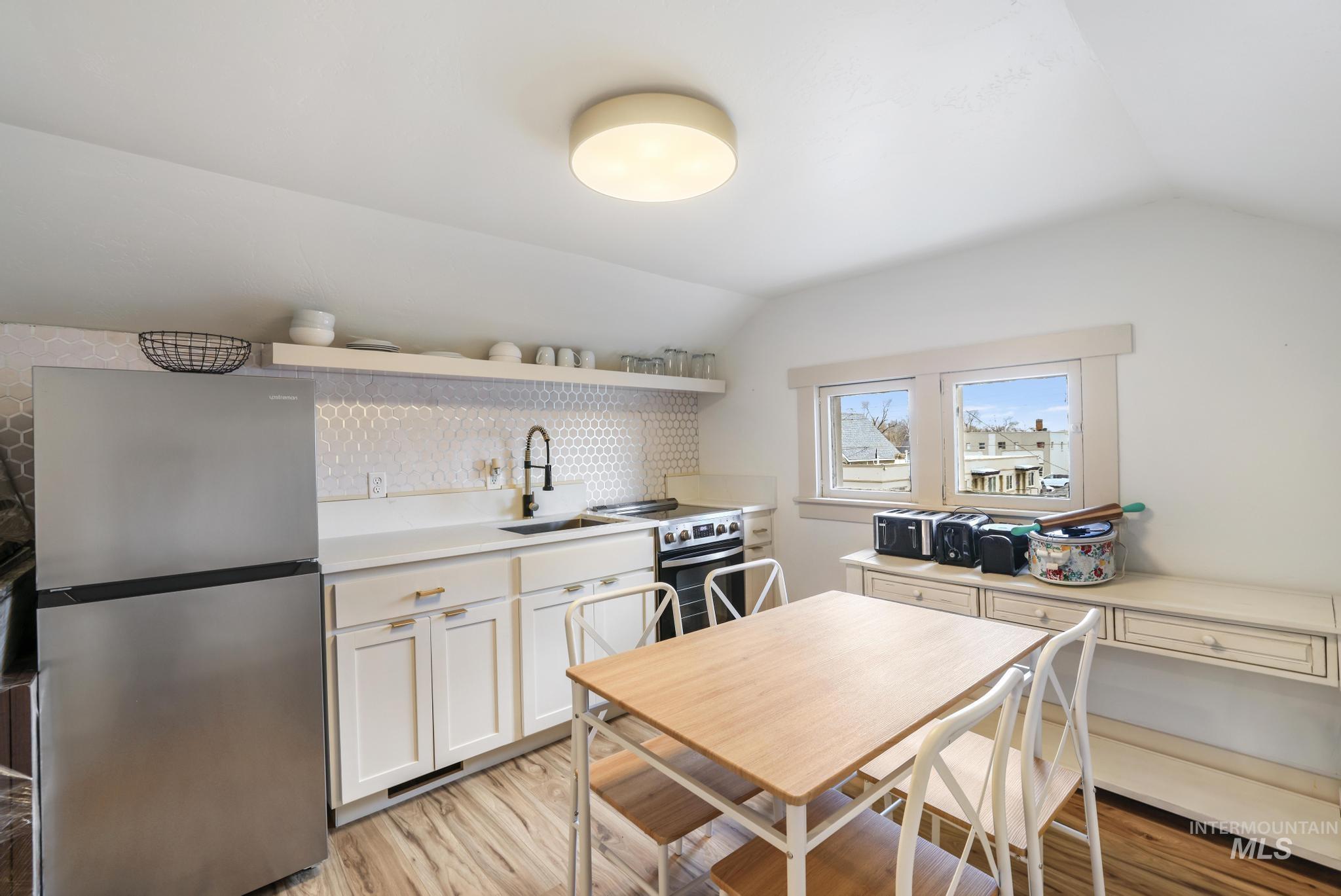 661 2nd Ave N, Twin Falls, Idaho 83301-5745, 3 Bedrooms, 2 Bathrooms, Residential Income For Sale, Price $538,000,MLS 98975164