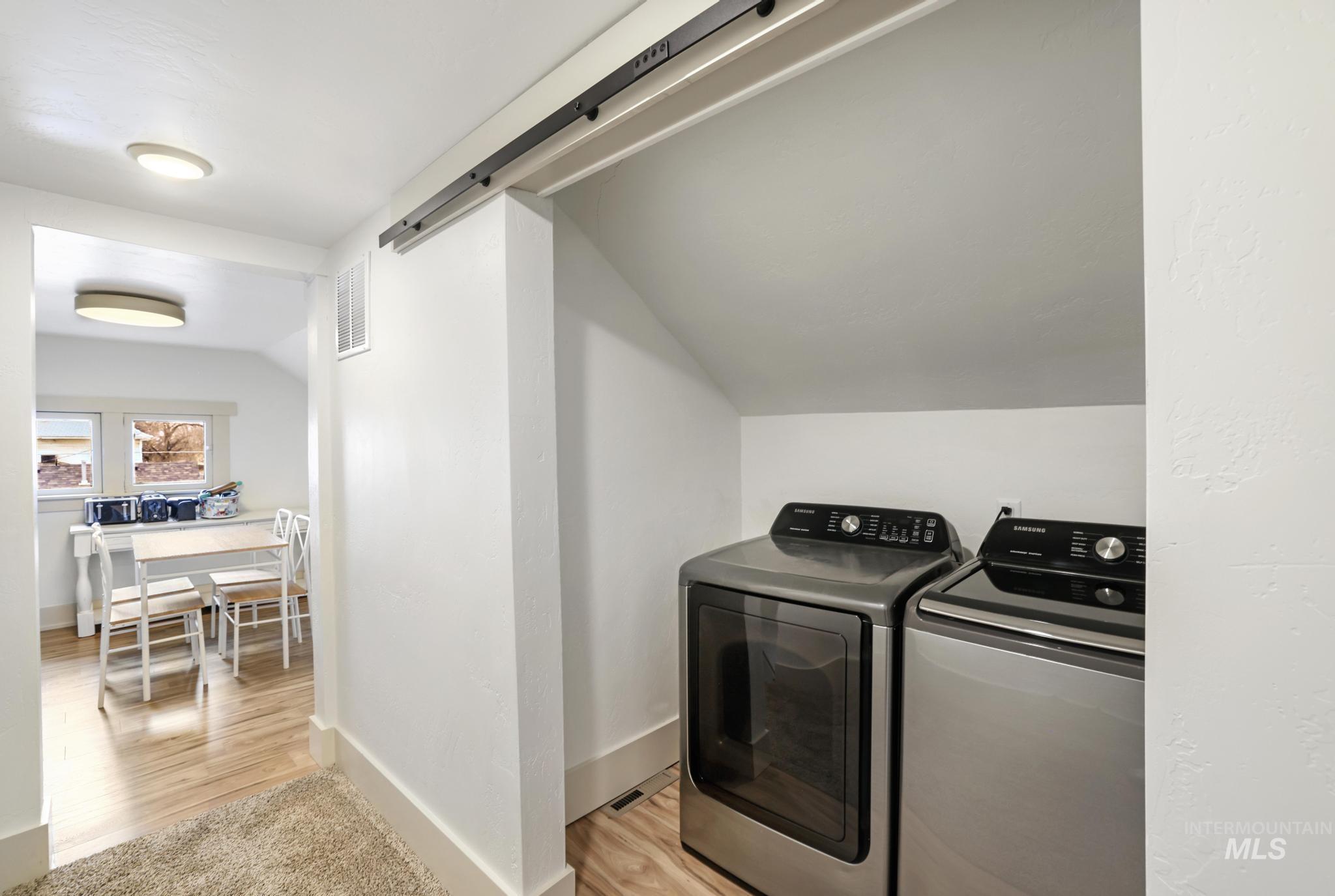 661 2nd Ave N, Twin Falls, Idaho 83301-5745, 3 Bedrooms, 2 Bathrooms, Residential Income For Sale, Price $538,000,MLS 98975164