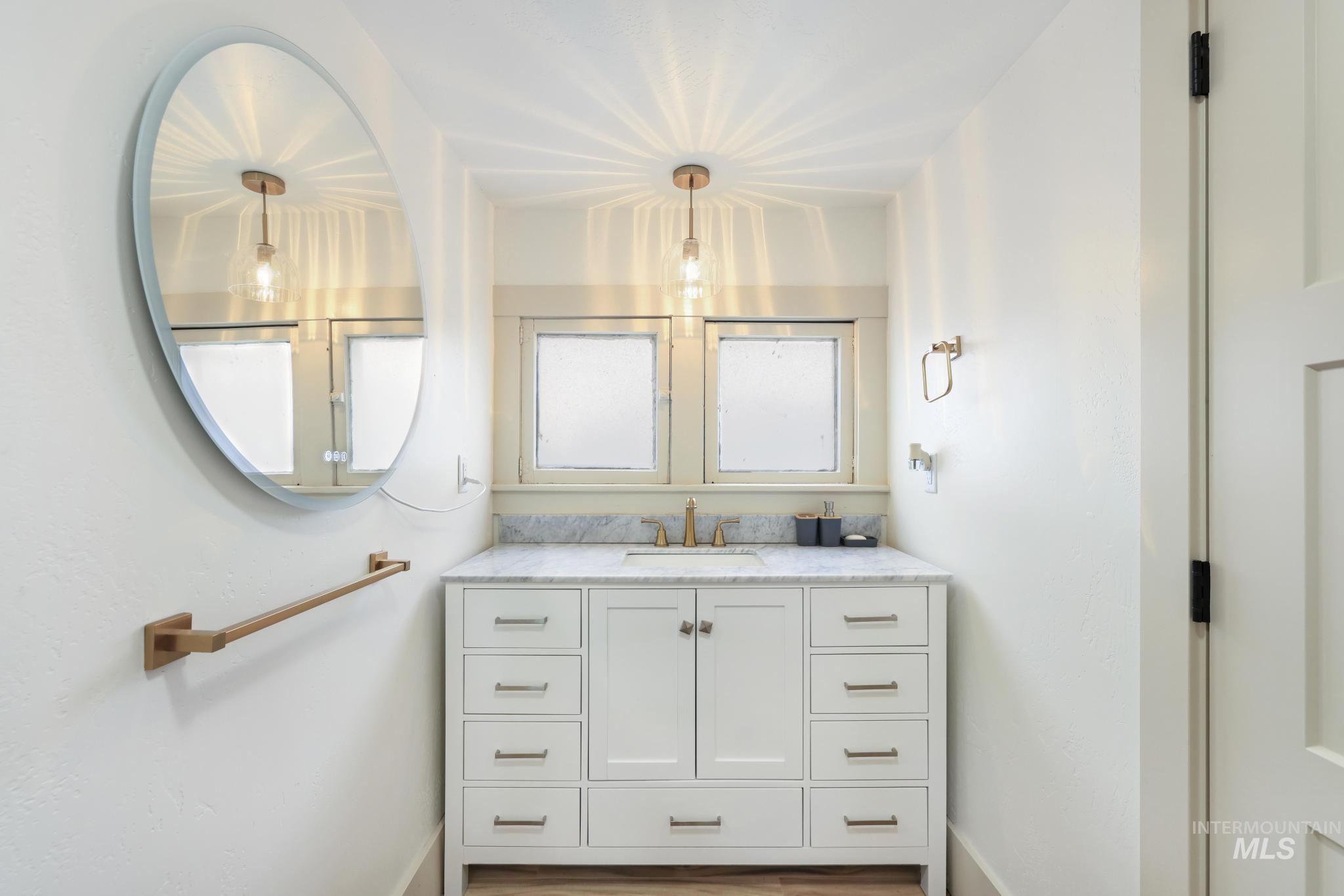 661 2nd Ave N, Twin Falls, Idaho 83301-5745, 3 Bedrooms, 2 Bathrooms, Residential Income For Sale, Price $538,000,MLS 98975164