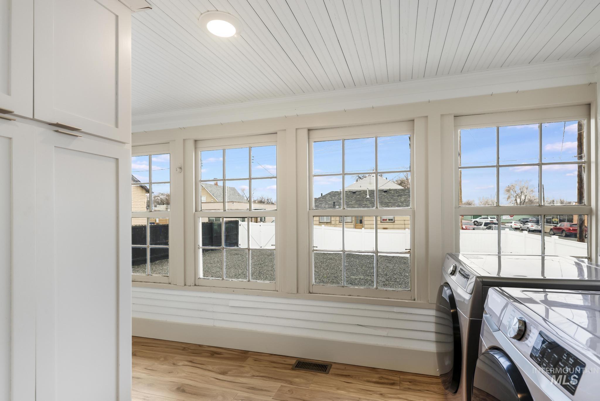 661 2nd Ave N, Twin Falls, Idaho 83301-5745, 4 Bedrooms, Business/Commercial For Sale, Price $538,000,MLS 98975166