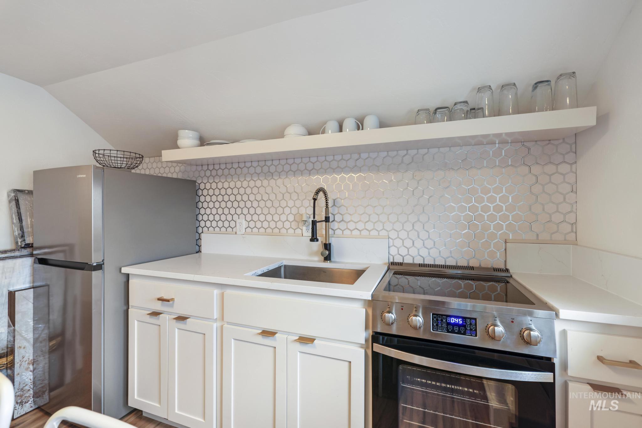 661 2nd Ave N, Twin Falls, Idaho 83301-5745, 4 Bedrooms, Business/Commercial For Sale, Price $538,000,MLS 98975166