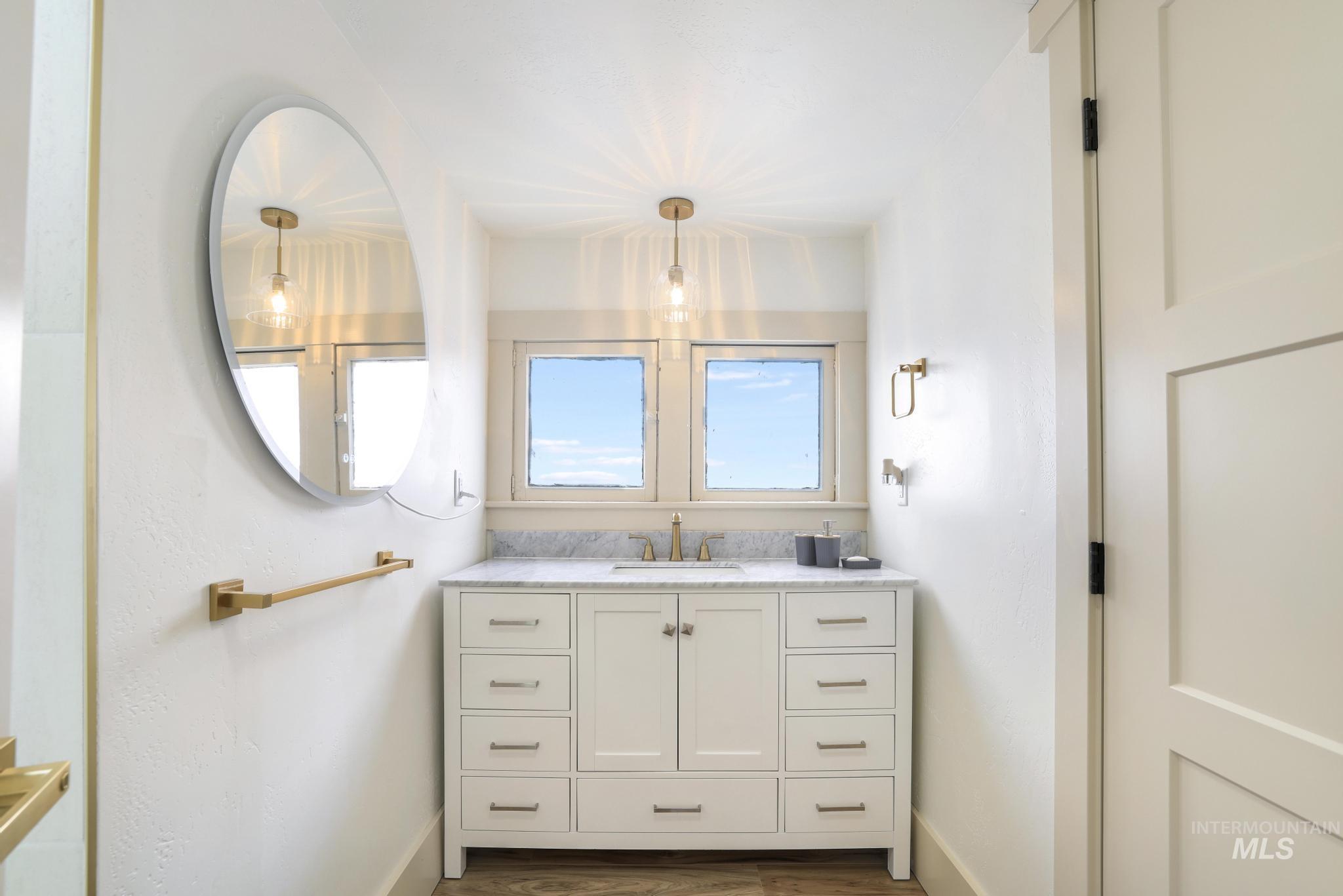 661 2nd Ave N, Twin Falls, Idaho 83301-5745, 4 Bedrooms, Business/Commercial For Sale, Price $538,000, 98975166