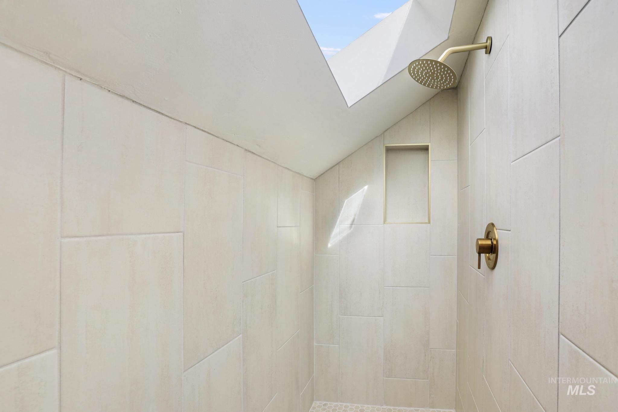 661 2nd Ave N, Twin Falls, Idaho 83301-5745, 4 Bedrooms, Business/Commercial For Sale, Price $538,000, 98975166