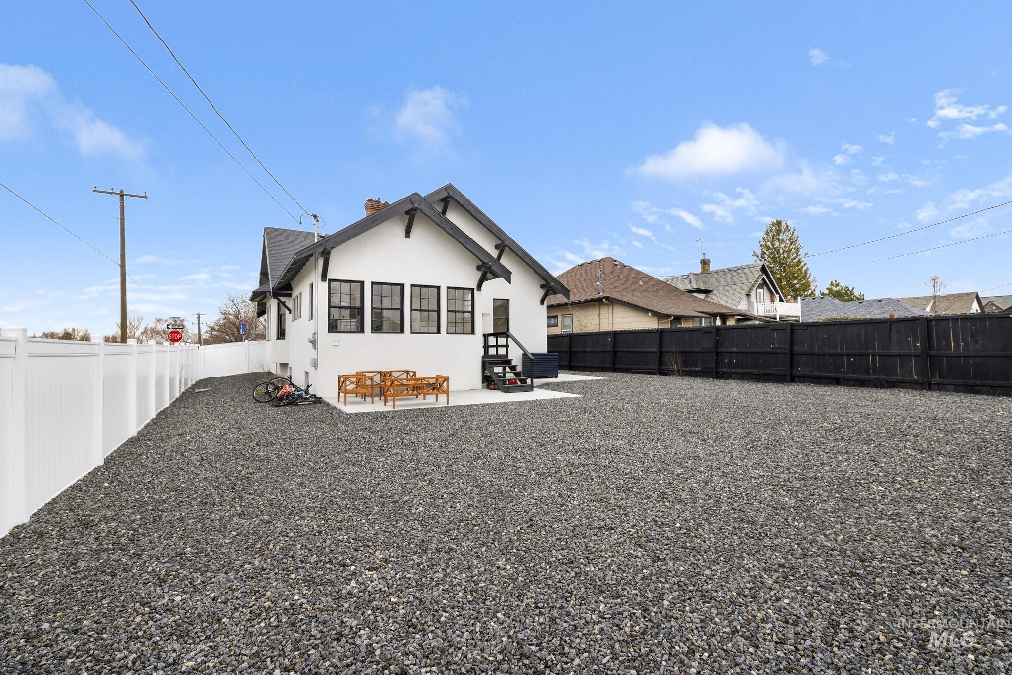 661 2nd Ave N, Twin Falls, Idaho 83301-5745, 4 Bedrooms, Business/Commercial For Sale, Price $538,000, 98975166