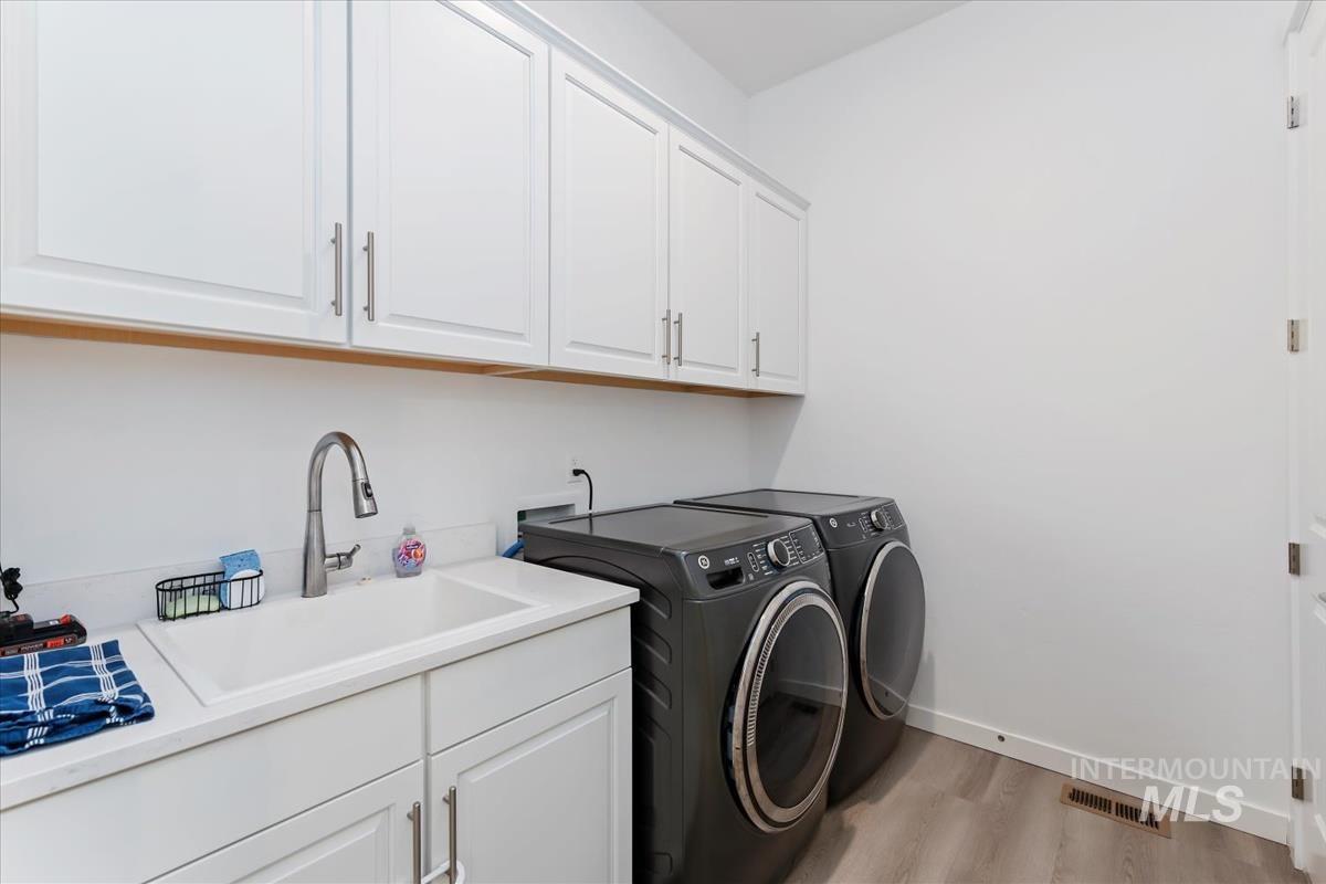 8807 E Snow Drop St, Nampa, Idaho 83687, 3 Bedrooms, 3.5 Bathrooms, Residential For Sale, Price $759,900,MLS 98975167