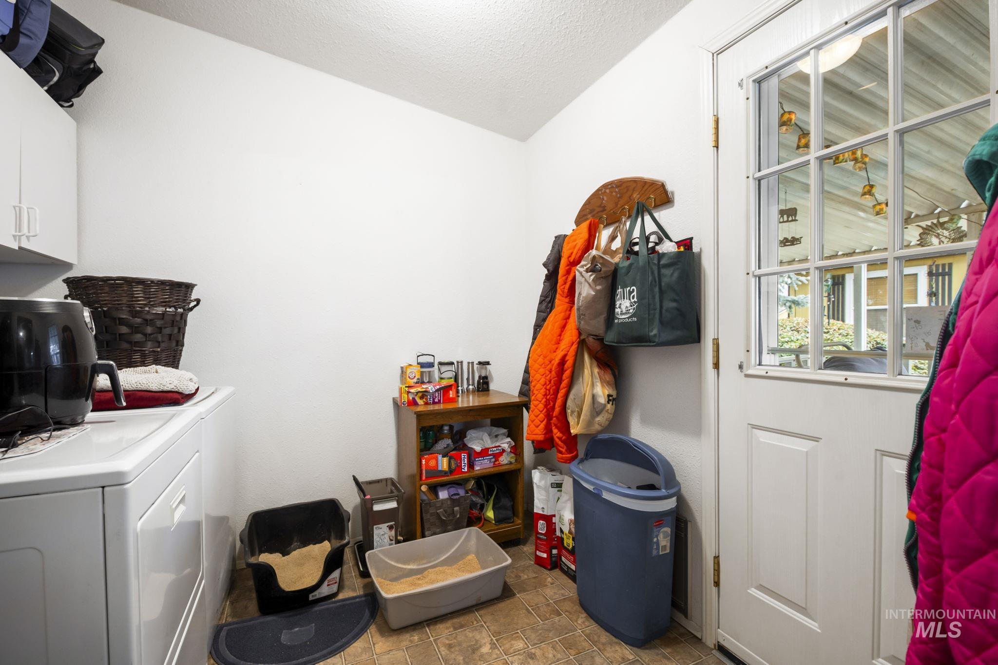 5560 N. Fairfax Ln, Garden City, Idaho 83714, 3 Bedrooms, 2 Bathrooms, Residential For Sale, Price $188,000,MLS 98975172