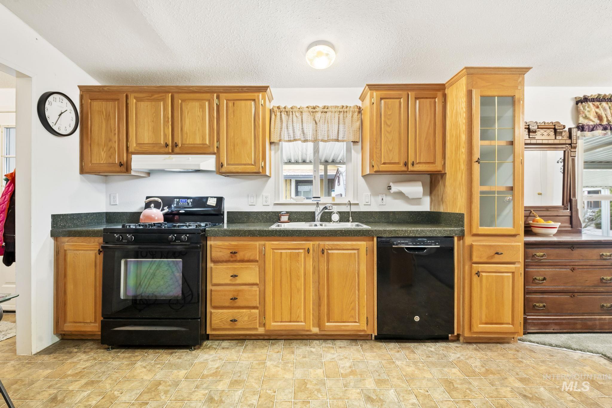 5560 N. Fairfax Ln, Garden City, Idaho 83714, 3 Bedrooms, 2 Bathrooms, Residential For Sale, Price $188,000,MLS 98975172