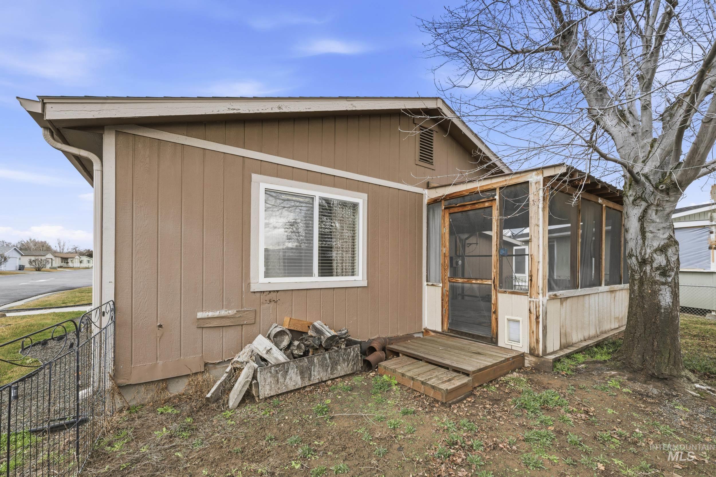 1907 W Flamingo Ave, Nampa, Idaho 83651, 2 Bedrooms, 2 Bathrooms, Residential For Sale, Price $160,000,MLS 98975173