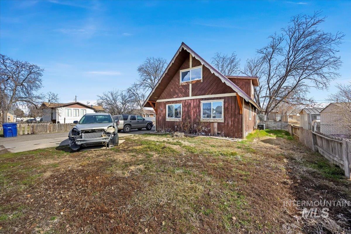 586 Bolton St, Twin Falls, Idaho 83301, 3 Bedrooms, 2 Bathrooms, Residential For Sale, Price $219,900,MLS 98975184