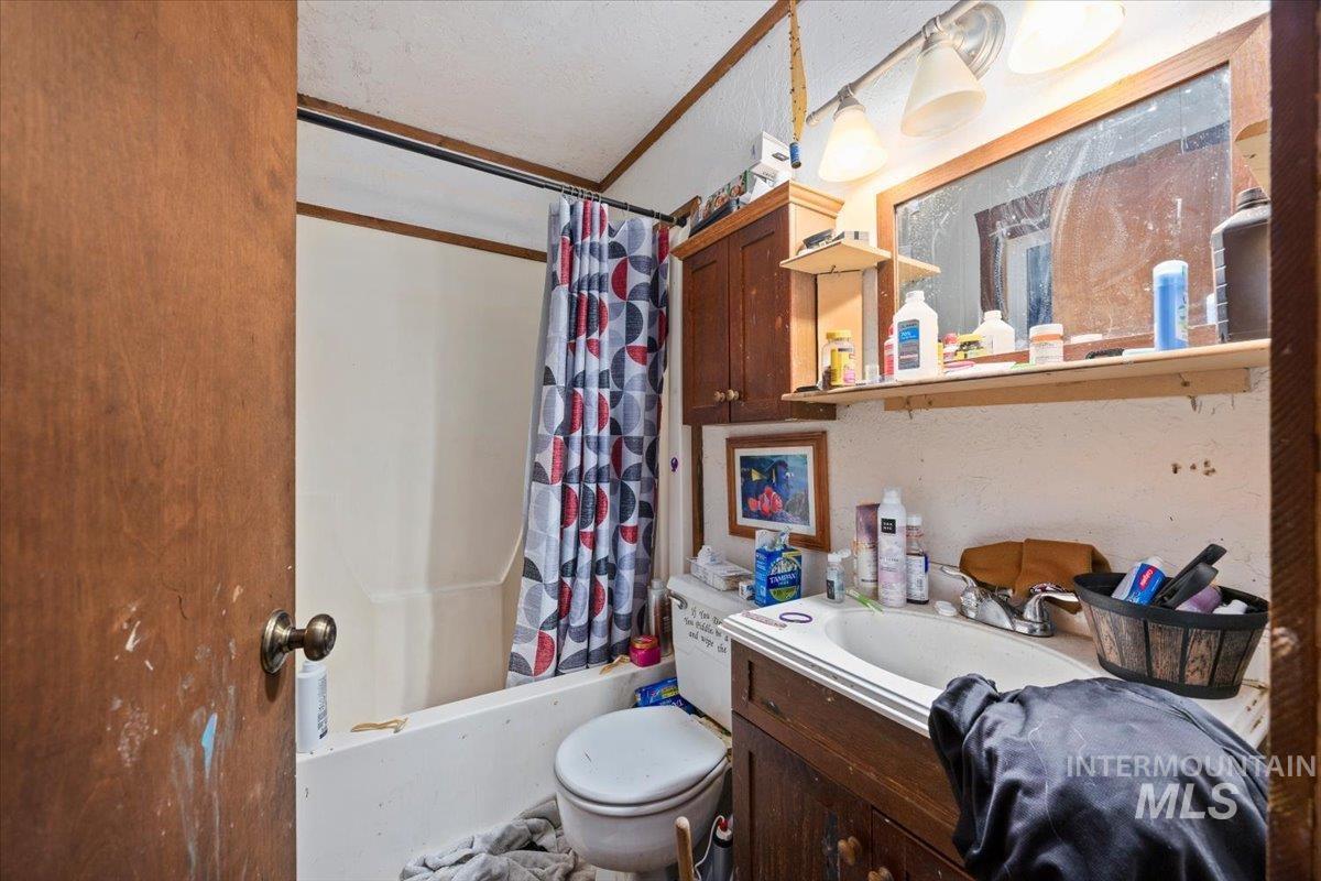 586 Bolton St, Twin Falls, Idaho 83301, 3 Bedrooms, 2 Bathrooms, Residential For Sale, Price $219,900,MLS 98975184