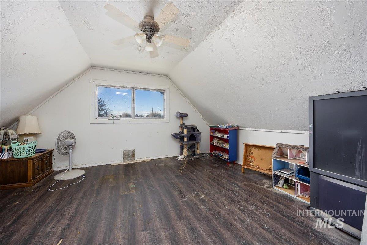 586 Bolton St, Twin Falls, Idaho 83301, 3 Bedrooms, 2 Bathrooms, Residential For Sale, Price $219,900,MLS 98975184