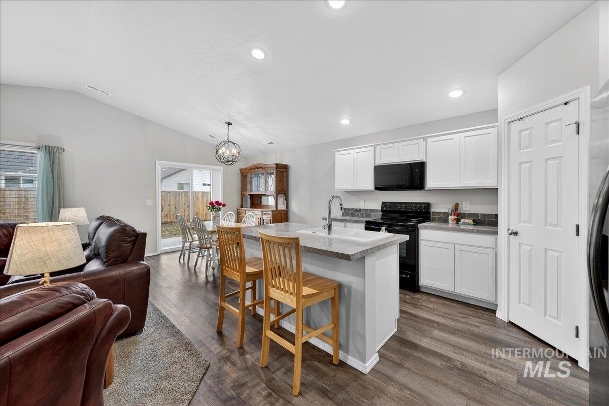 13539 Nisene Dr, Caldwell, Idaho 83607, 3 Bedrooms, 2 Bathrooms, Residential For Sale, Price $373,999,MLS 98975185