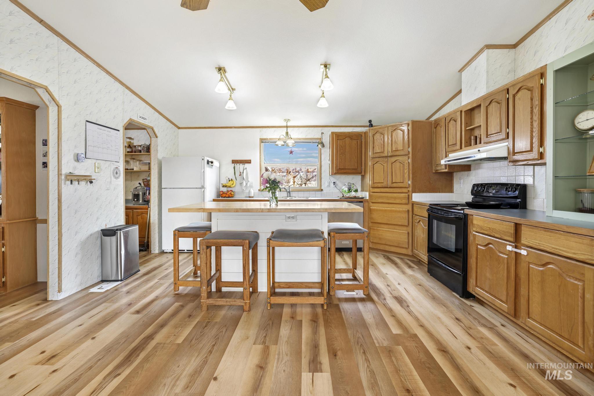 4424 N 1325 E, Buhl, Idaho 83316, 3 Bedrooms, 2 Bathrooms, Residential For Sale, Price $460,000, 98975187