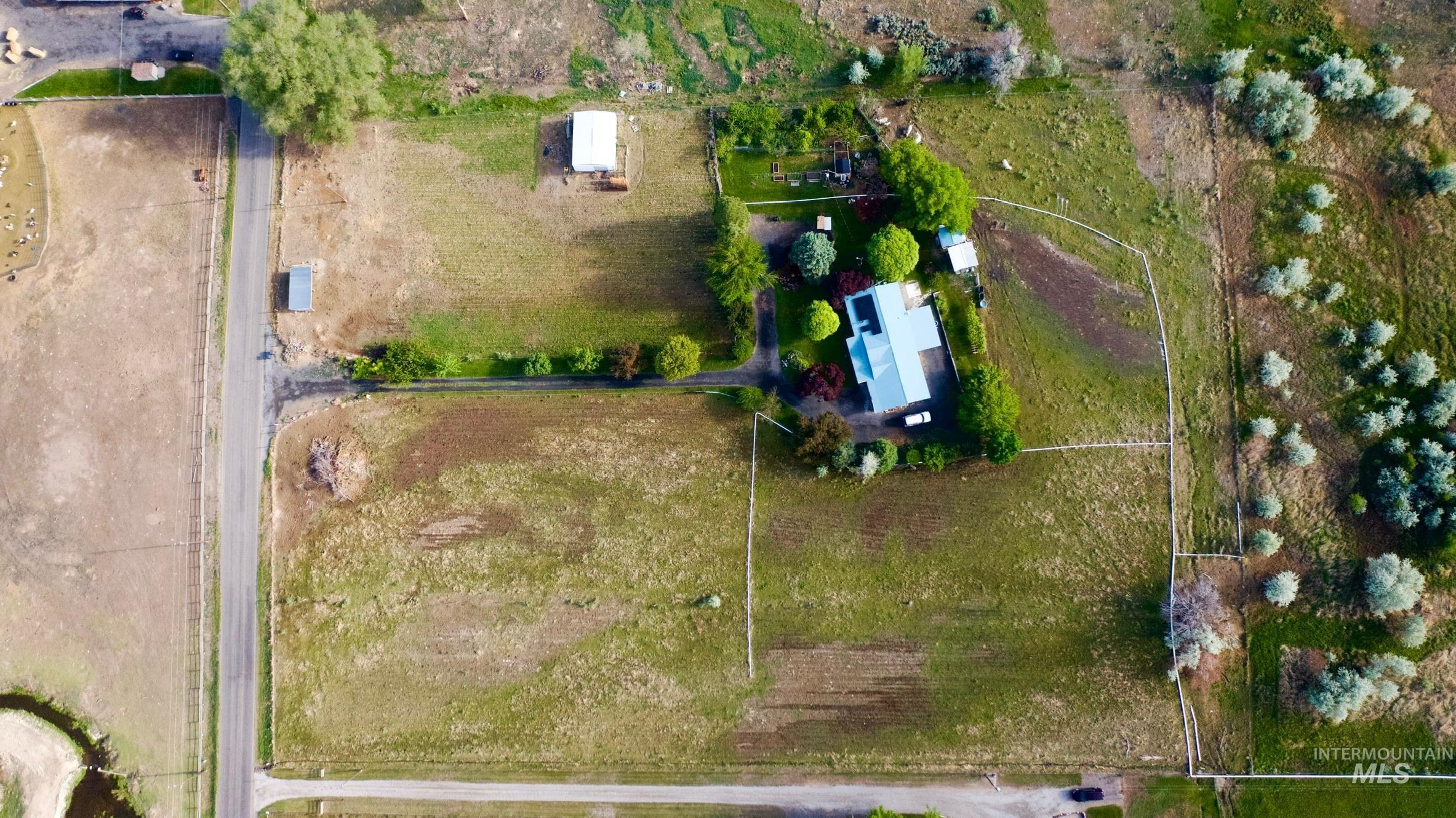 4424 N 1325 E, Buhl, Idaho 83316, 3 Bedrooms, 2 Bathrooms, Residential For Sale, Price $460,000, 98975187