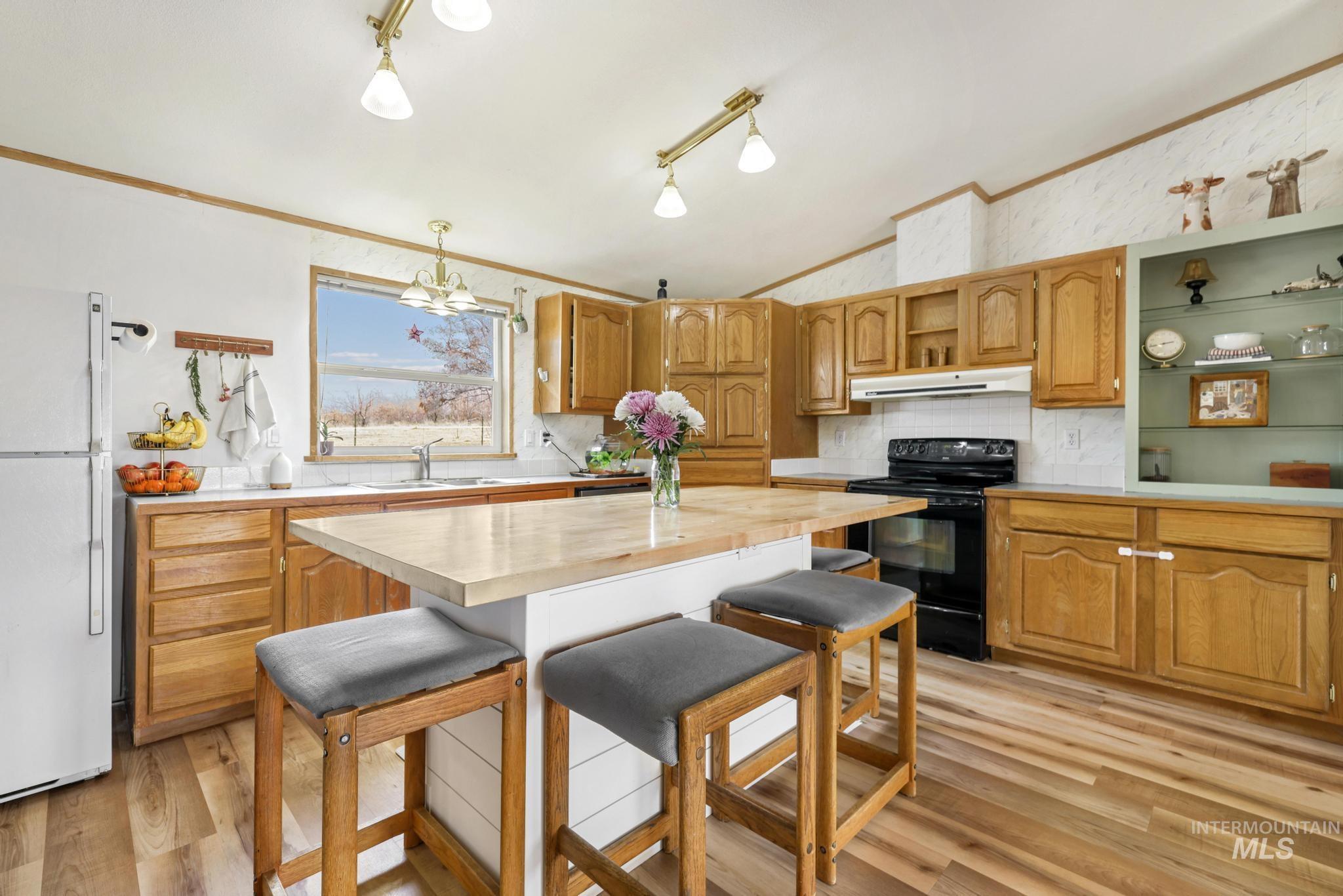 4424 N 1325 E, Buhl, Idaho 83316, 3 Bedrooms, 2 Bathrooms, Residential For Sale, Price $460,000, 98975187