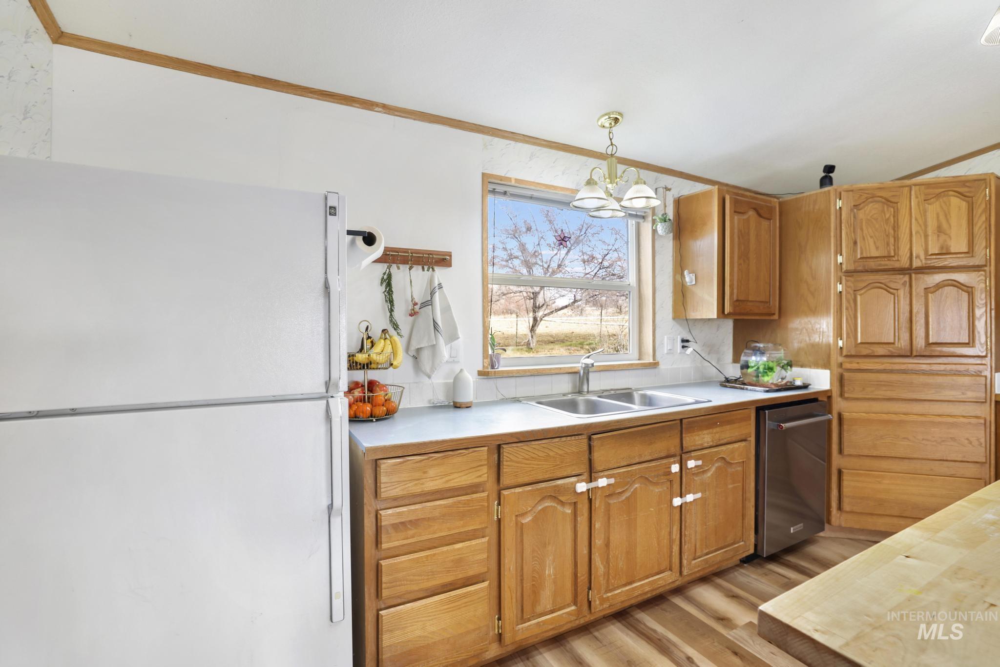 4424 N 1325 E, Buhl, Idaho 83316, 3 Bedrooms, 2 Bathrooms, Residential For Sale, Price $460,000, 98975187