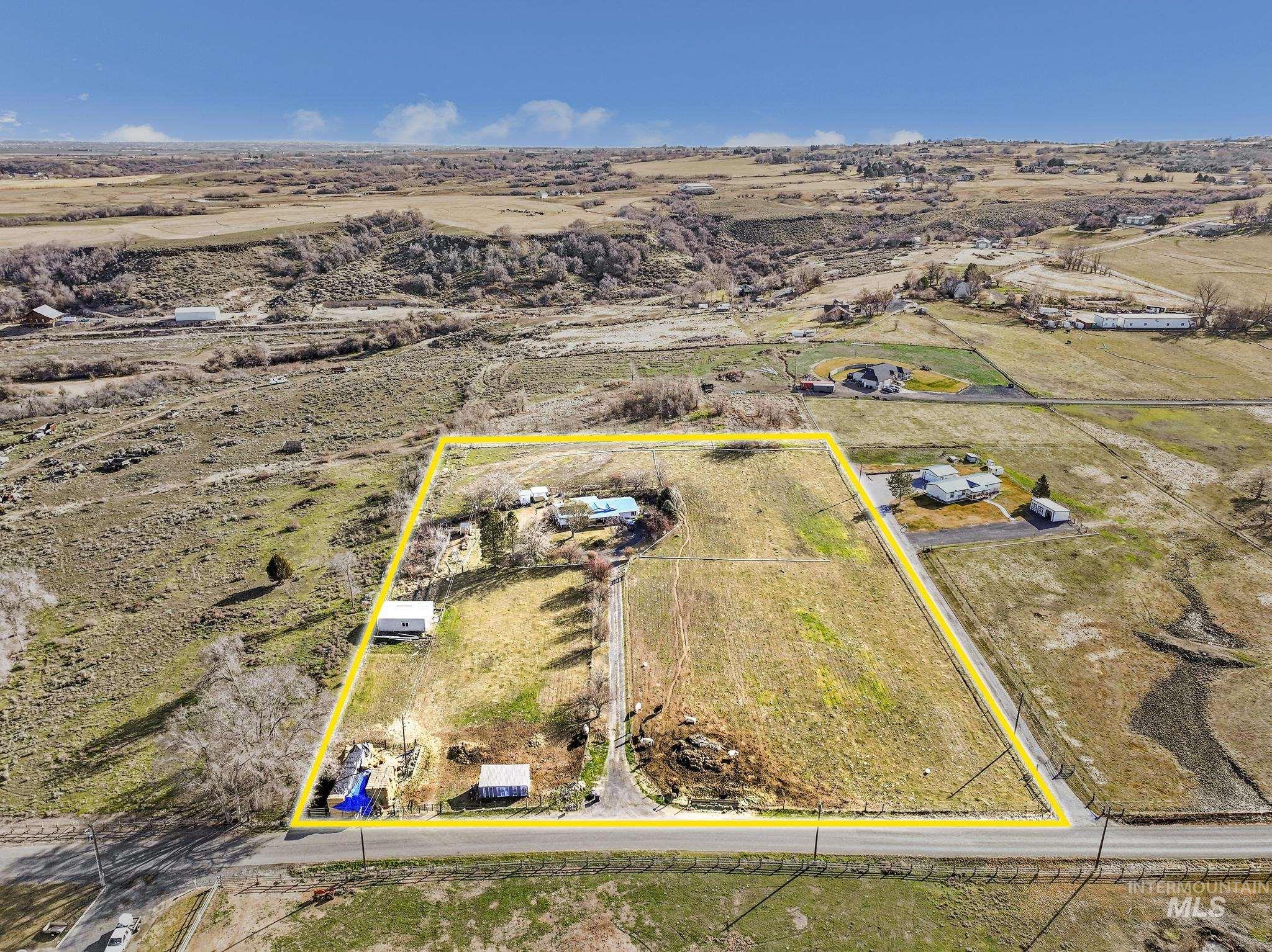 4424 N 1325 E, Buhl, Idaho 83316, 3 Bedrooms, 2 Bathrooms, Residential For Sale, Price $460,000, 98975187