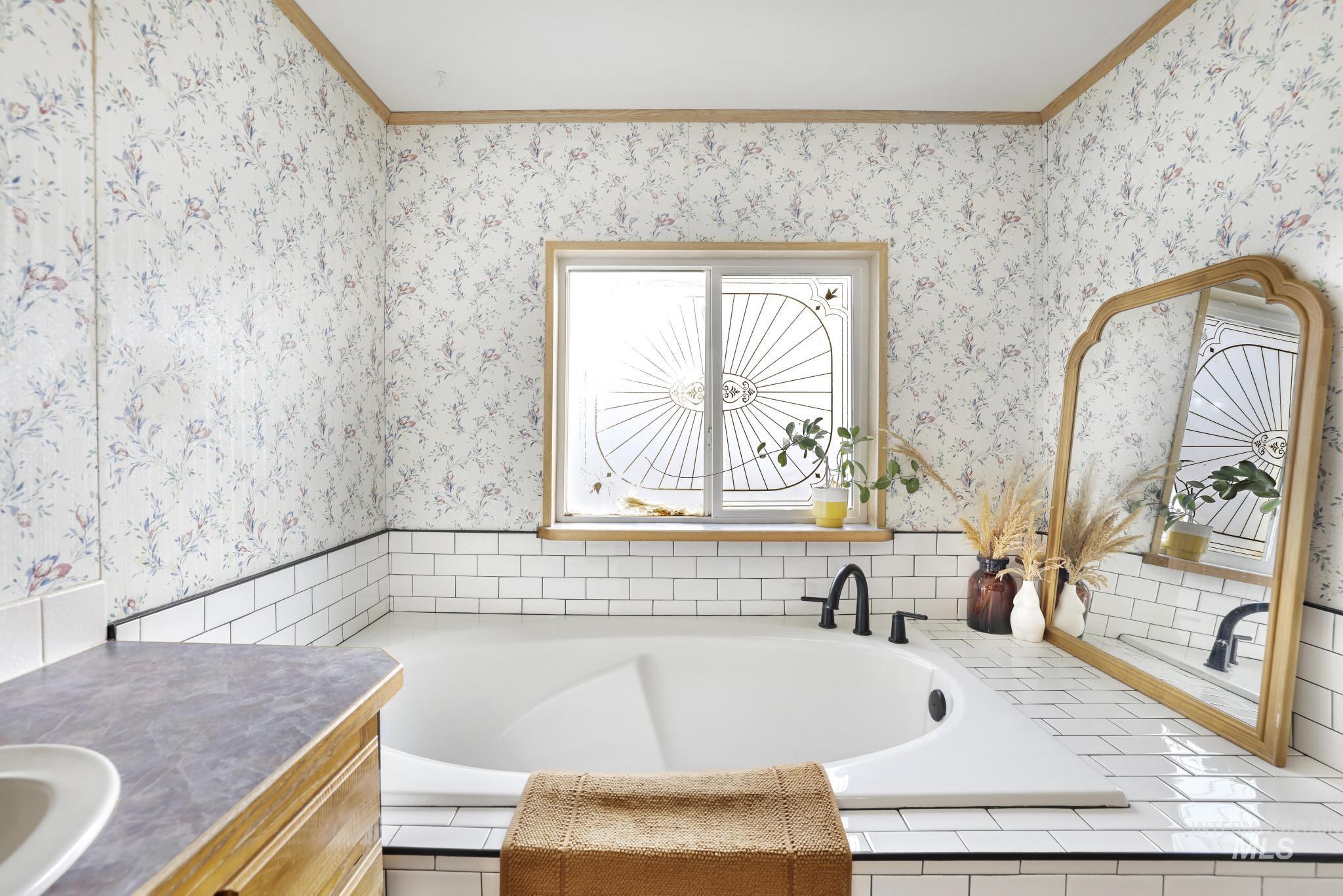 4424 N 1325 E, Buhl, Idaho 83316, 3 Bedrooms, 2 Bathrooms, Residential For Sale, Price $460,000, 98975187