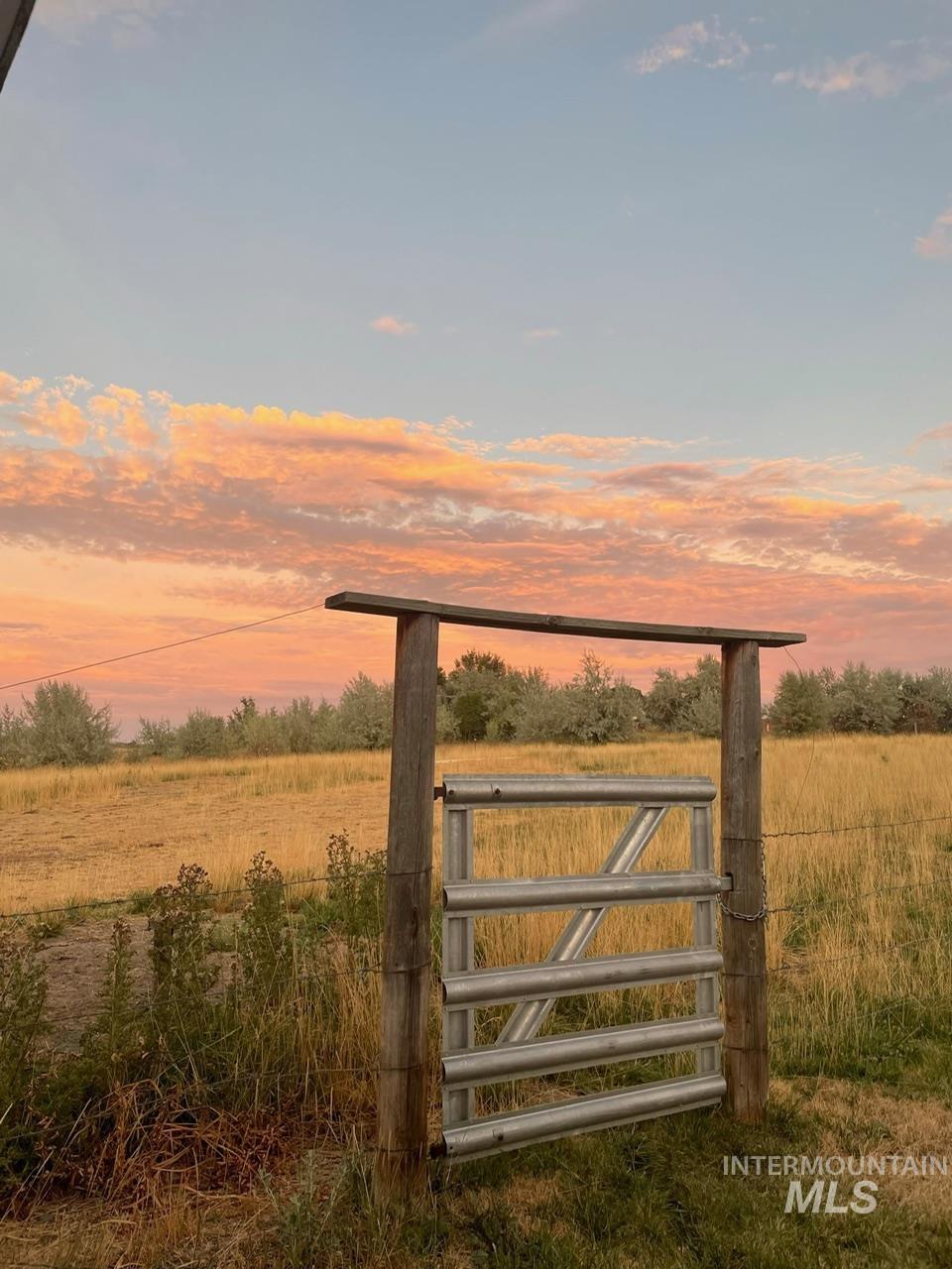 4424 N 1325 E, Buhl, Idaho 83316, 3 Bedrooms, 2 Bathrooms, Residential For Sale, Price $460,000, 98975187