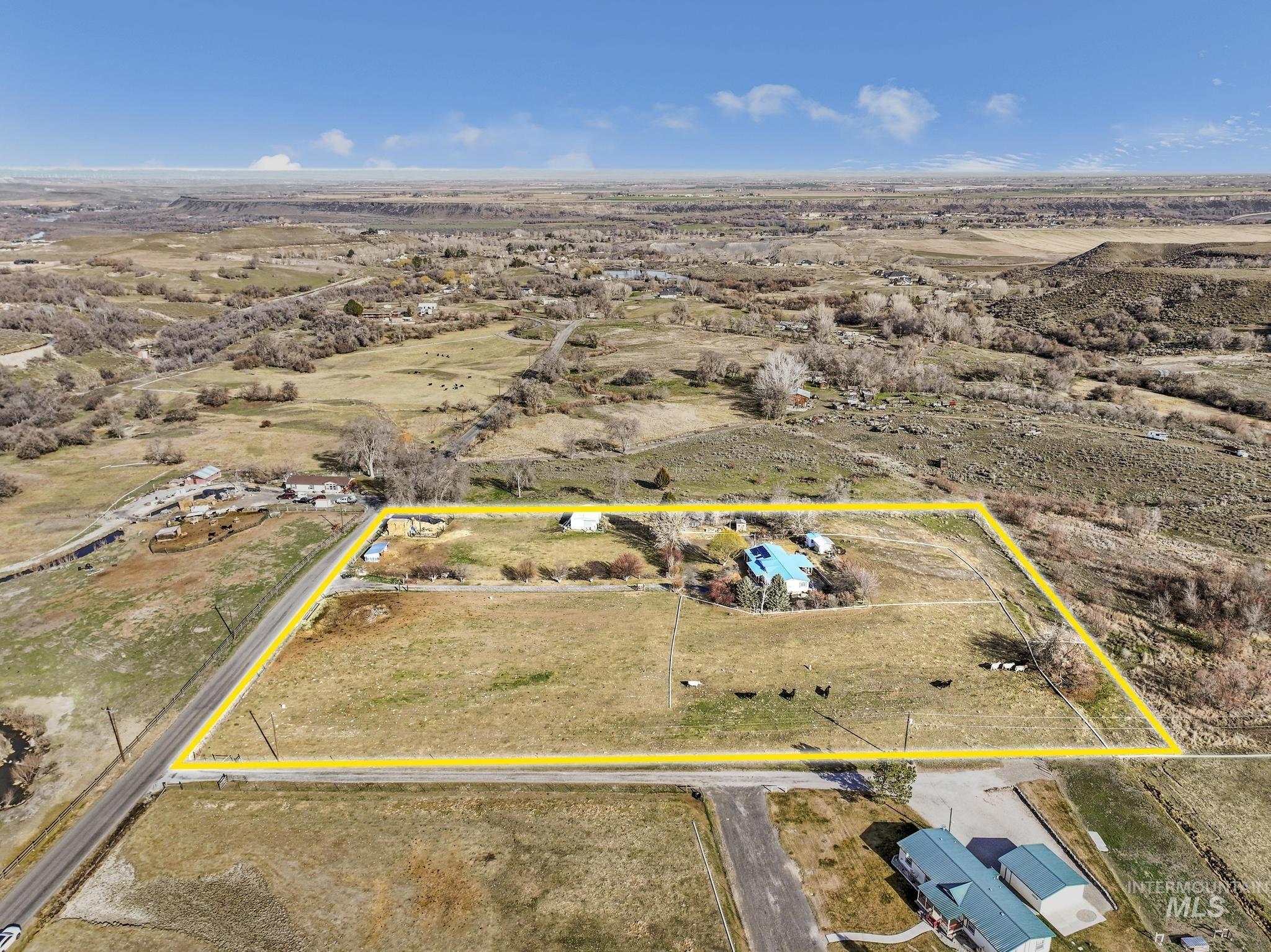 4424 N 1325 E, Buhl, Idaho 83316, 3 Bedrooms, 2 Bathrooms, Residential For Sale, Price $460,000, 98975187