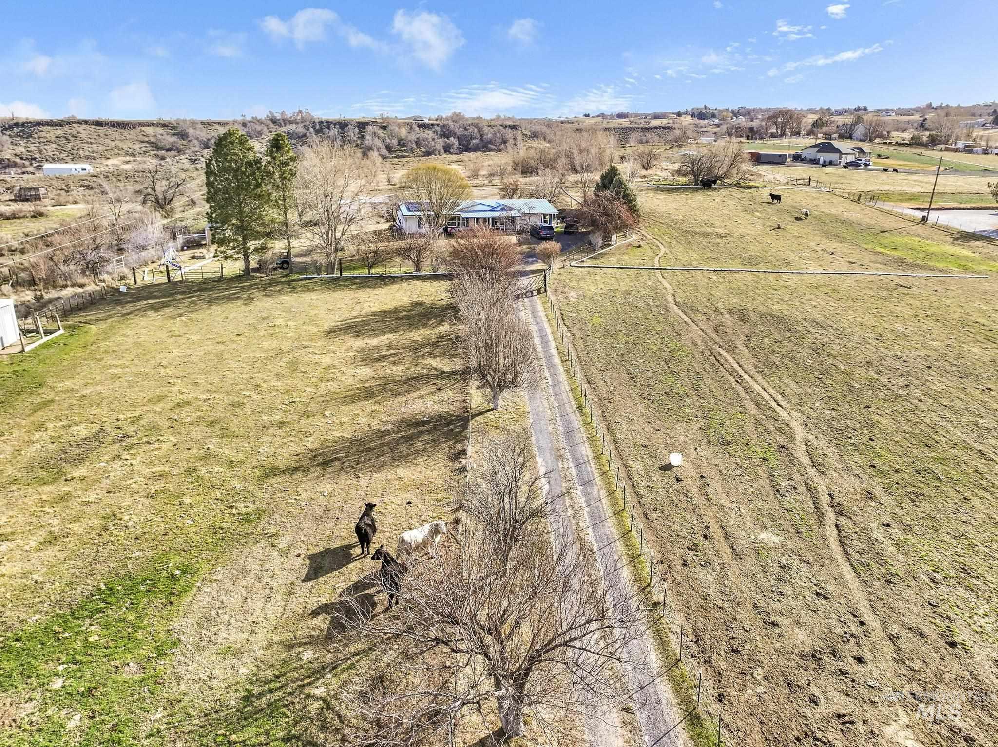 4424 N 1325 E, Buhl, Idaho 83316, 3 Bedrooms, 2 Bathrooms, Residential For Sale, Price $460,000, 98975187