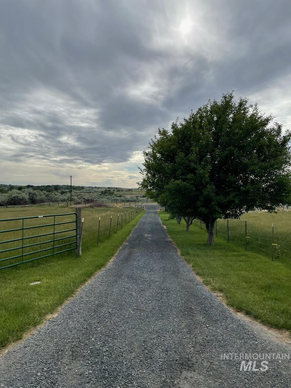 4424 N 1325 E, Buhl, Idaho 83316, 3 Bedrooms, 2 Bathrooms, Residential For Sale, Price $460,000, 98975187