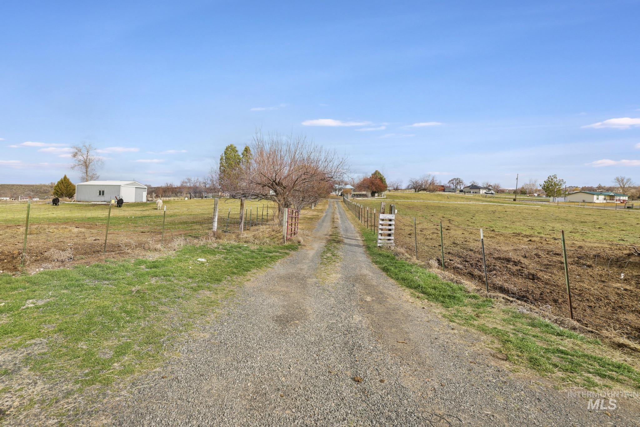 4424 N 1325 E, Buhl, Idaho 83316, 3 Bedrooms, 2 Bathrooms, Residential For Sale, Price $460,000, 98975187