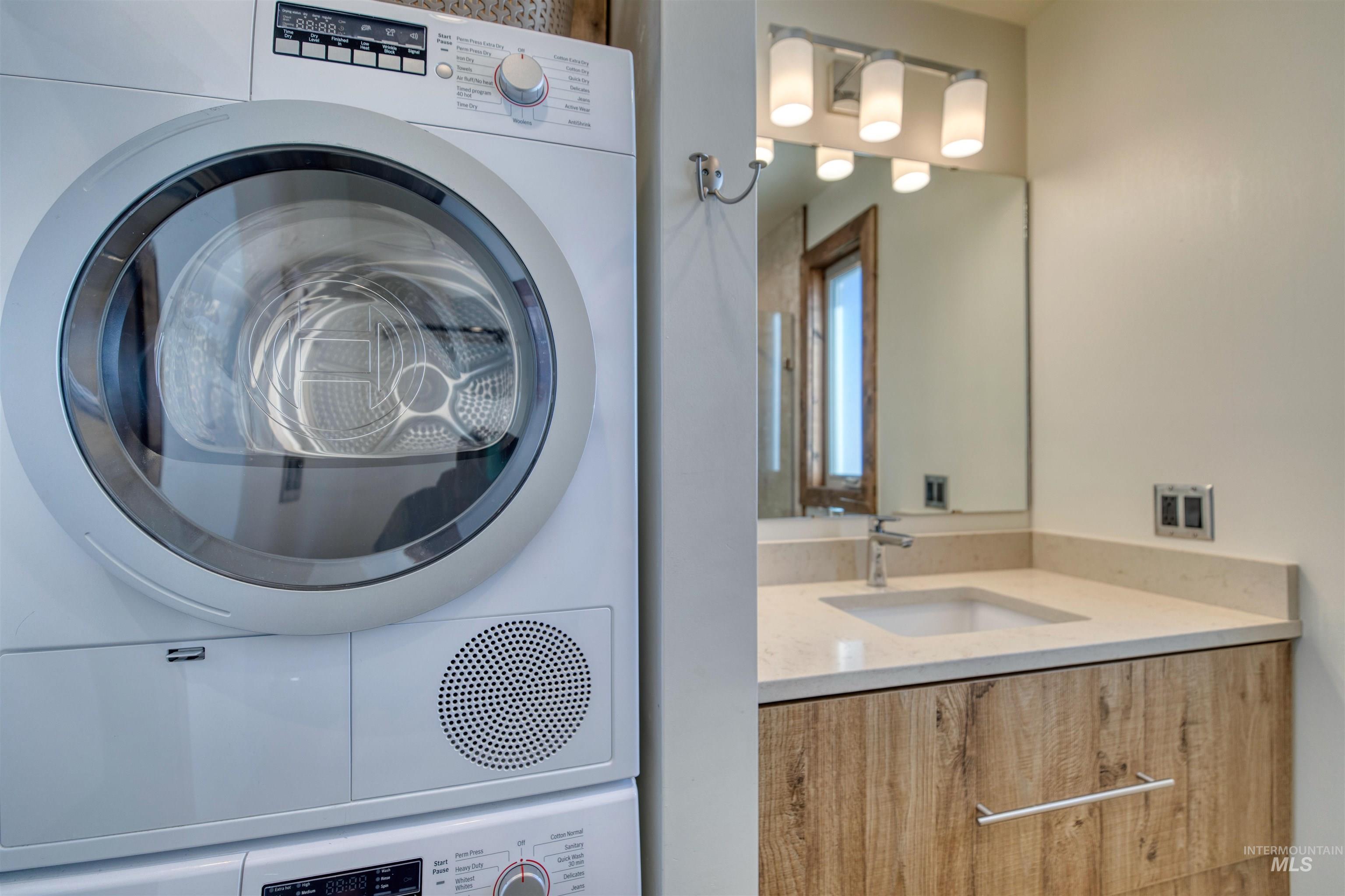 955 Eva Falls Ave, Stanley, Idaho 83278, 1 Bedroom, 1 Bathroom, Residential For Sale, Price $289,900,MLS 98975200