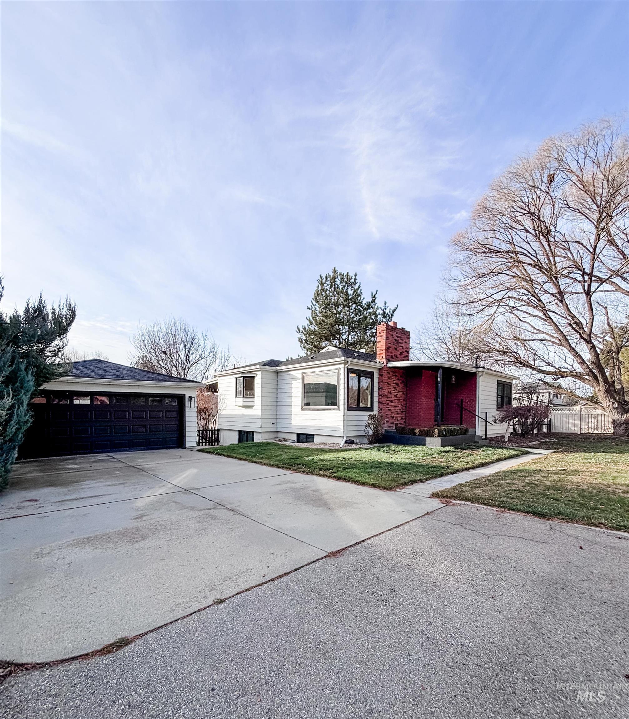 743 N Horseshoe Bend Rd, Eagle, Idaho 83616, 4 Bedrooms, 2.5 Bathrooms, Residential For Sale, Price $575,000,MLS 98975212