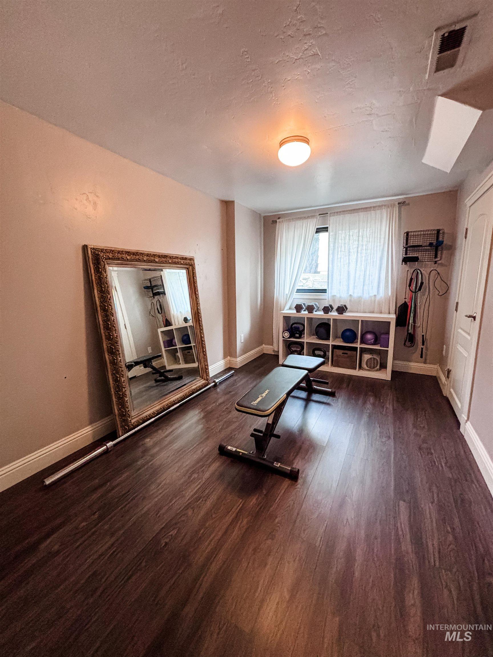 743 N Horseshoe Bend Rd, Eagle, Idaho 83616, 4 Bedrooms, 2.5 Bathrooms, Residential For Sale, Price $575,000,MLS 98975212