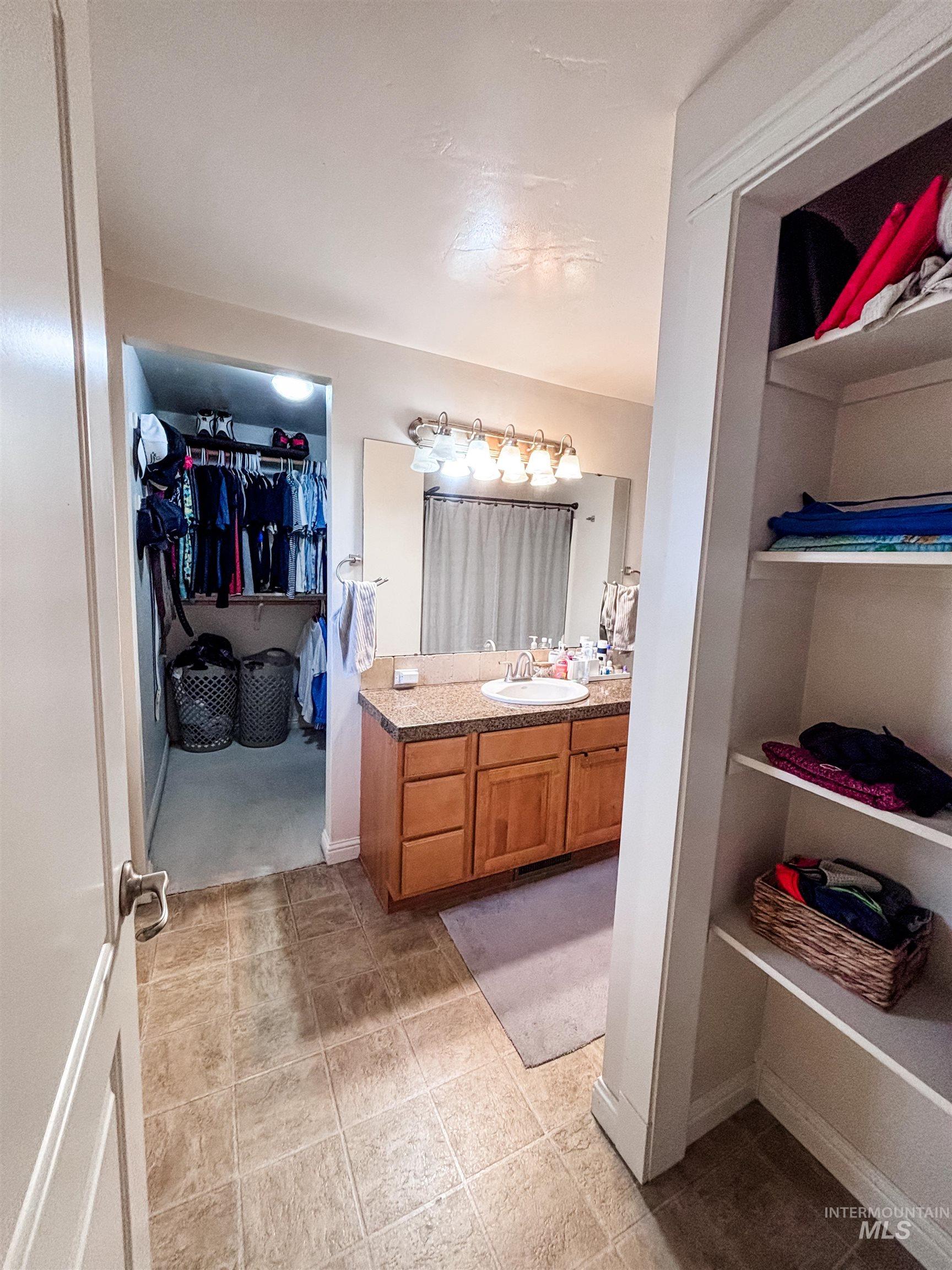 743 N Horseshoe Bend Rd, Eagle, Idaho 83616, 4 Bedrooms, 2.5 Bathrooms, Residential For Sale, Price $575,000,MLS 98975212