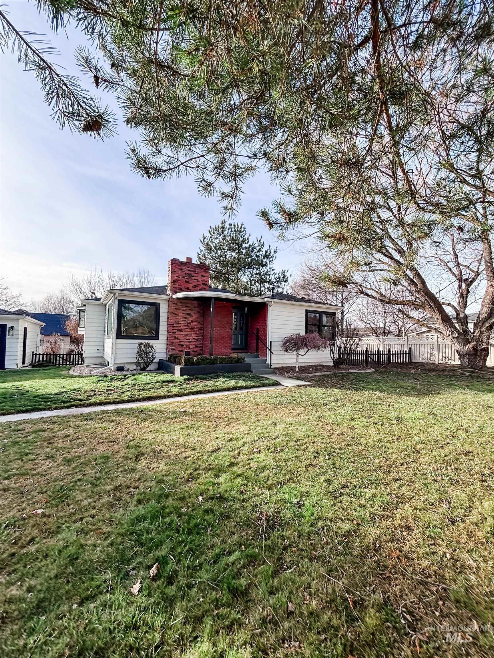 743 N Horseshoe Bend Rd, Eagle, Idaho 83616, 4 Bedrooms, 2.5 Bathrooms, Residential For Sale, Price $575,000,MLS 98975212