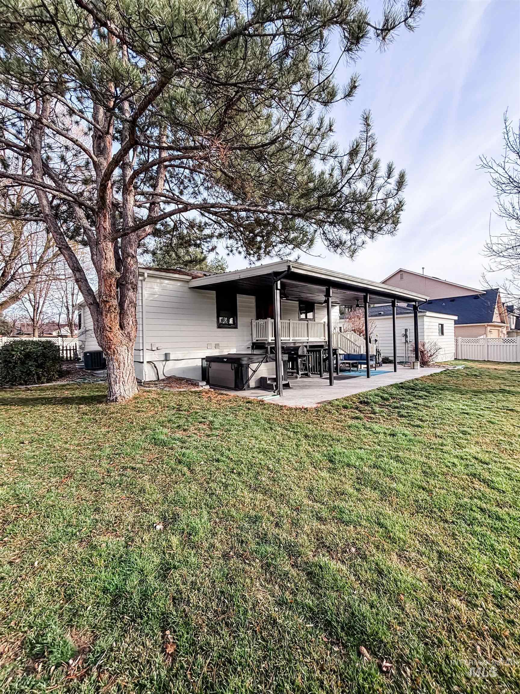 743 N Horseshoe Bend Rd, Eagle, Idaho 83616, 4 Bedrooms, 2.5 Bathrooms, Residential For Sale, Price $575,000,MLS 98975212