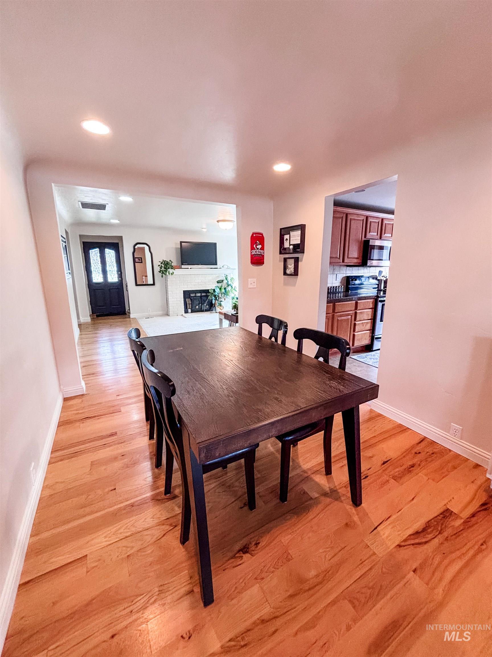 743 N Horseshoe Bend Rd, Eagle, Idaho 83616, 4 Bedrooms, 2.5 Bathrooms, Residential For Sale, Price $575,000,MLS 98975212