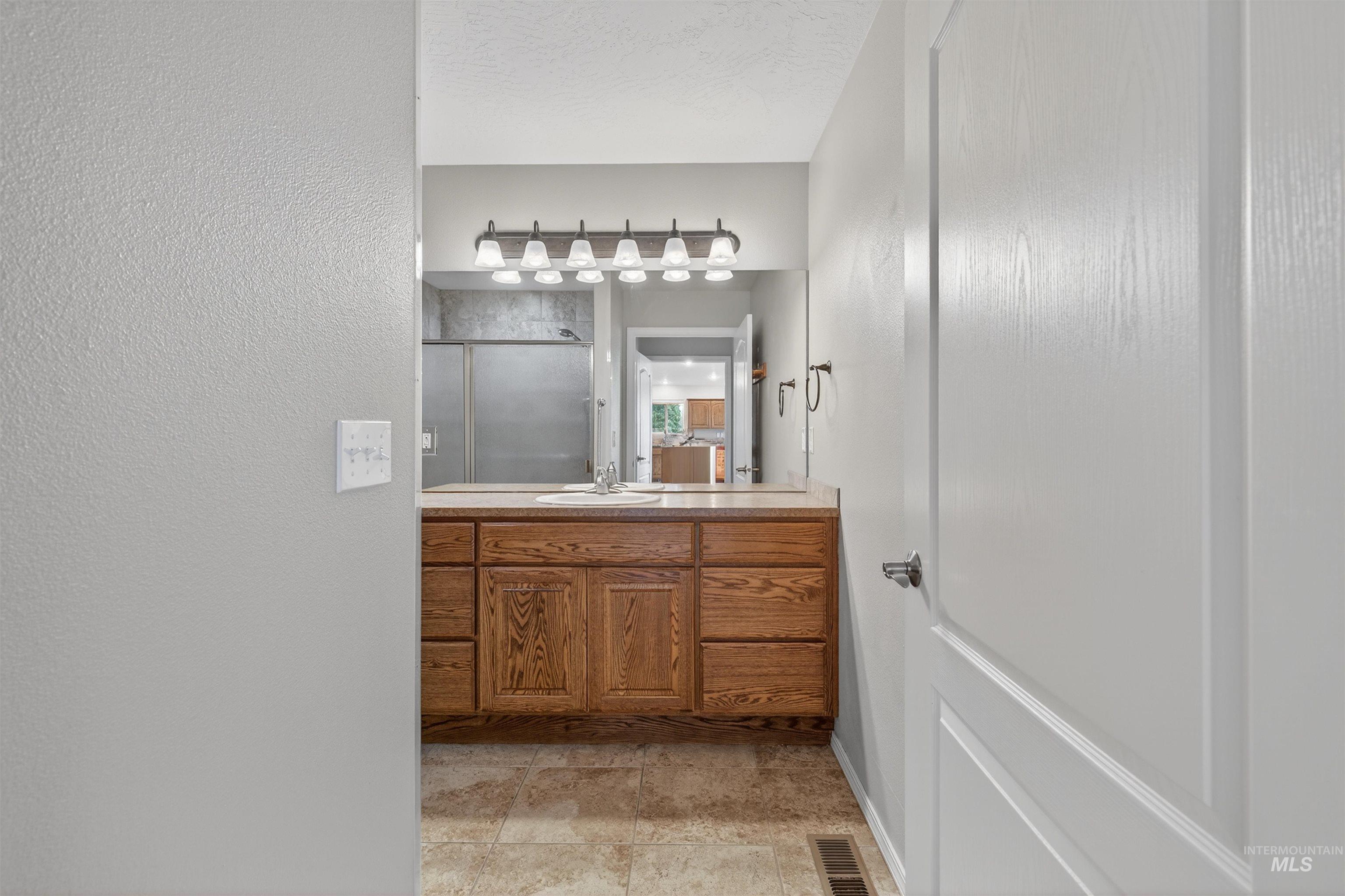 3524 10th Street, Lewiston, Idaho 83501, 3 Bedrooms, 2 Bathrooms, Residential For Sale, Price $419,000,MLS 98975218