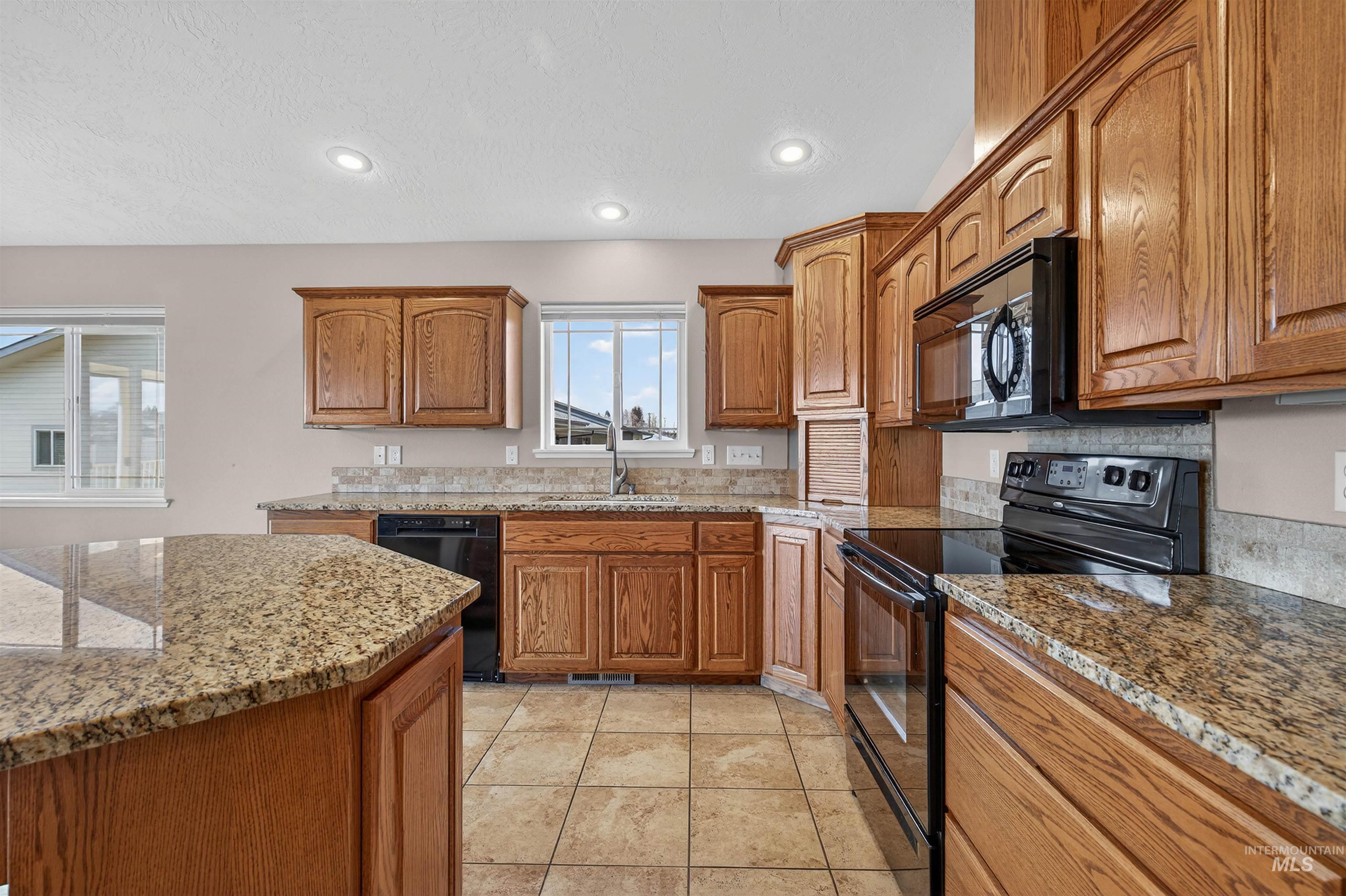 3524 10th Street, Lewiston, Idaho 83501, 3 Bedrooms, 2 Bathrooms, Residential For Sale, Price $419,000,MLS 98975218