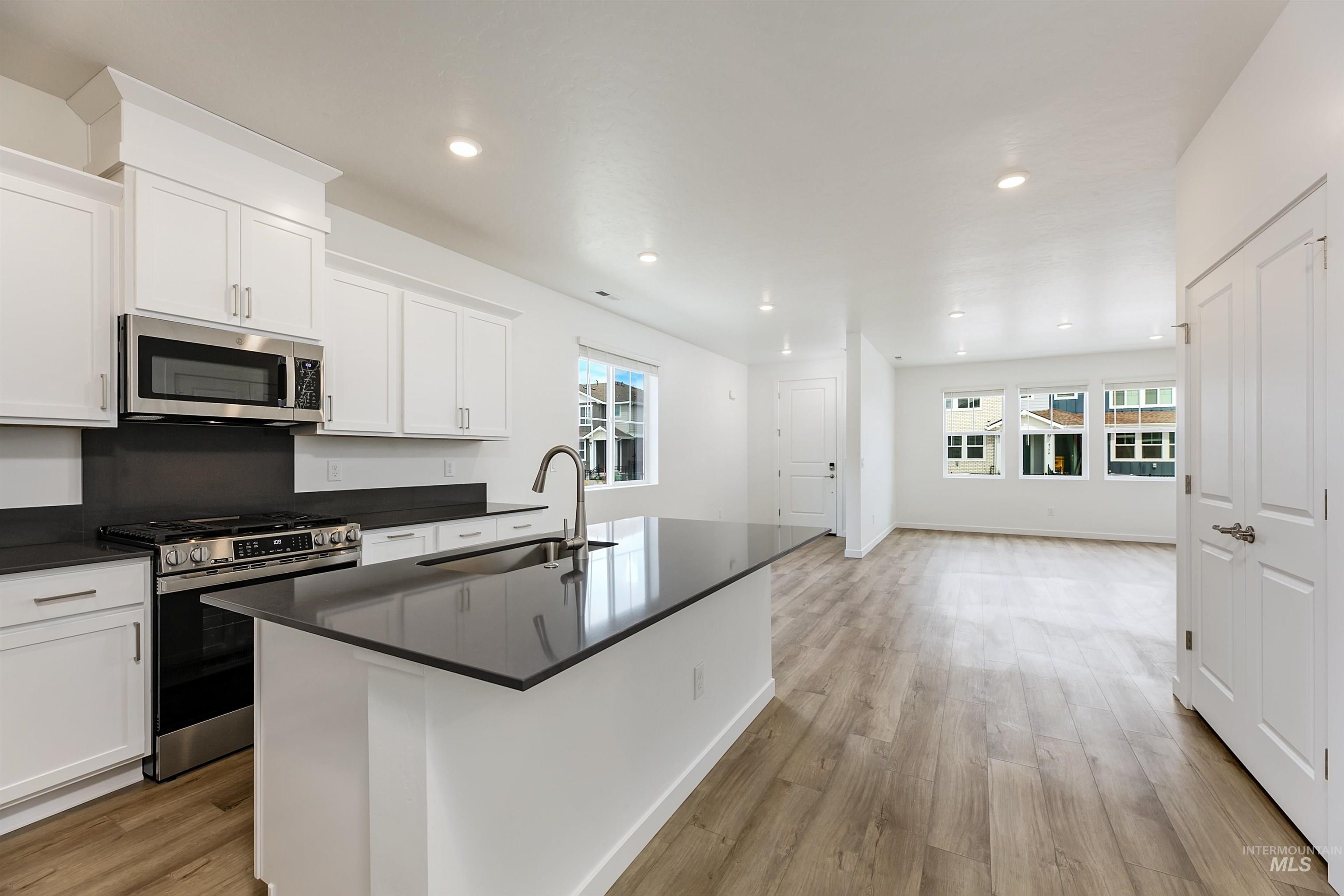 4177 W Perspective St, Eagle, Idaho 83616, 4 Bedrooms, 2.5 Bathrooms, Residential For Sale, Price $433,900,MLS 98975220