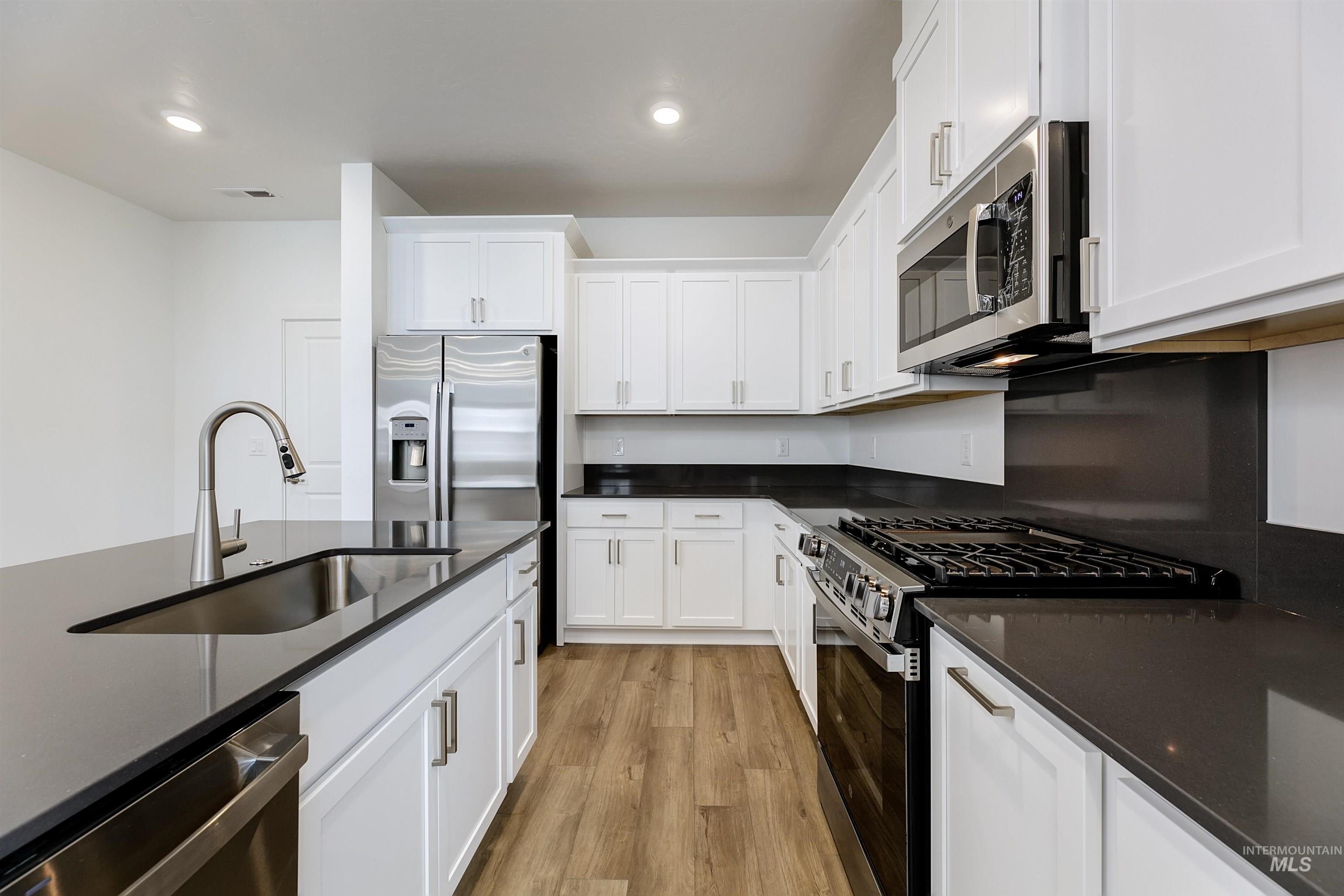 4177 W Perspective St, Eagle, Idaho 83616, 4 Bedrooms, 2.5 Bathrooms, Residential For Sale, Price $433,900,MLS 98975220